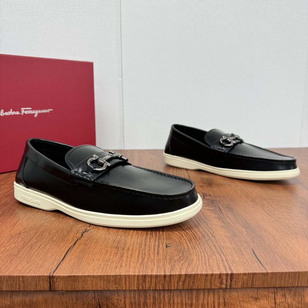 NO:283580,Ferragam's new men's driving shoes, versatile soft leather loafers are coming!  The fabric is made of fully imported cowhide, with visible texture, heavy industry car line, inner lining dyed calf leather, standard logo cowhide foot pad, big brand experience, soft and comfortable on the feet, men's perfect, special anti-slip and wear-resistant rubber sole, easy to control various occasions, soft rubber sole, lightweight and comfortable, see the video details for details, it is absolutely casual, classic, comfortable and breathable, wear-resistant and non-slip!  Packed with original box!  Size 39-40-41-42-43-44 leather shoes size Customizable 38.45 cannot be returned and exchanged Item number 8765-B glossy black cow, ferragamo, ferragamo, loafers, cowhide19860909Ferragam菲拉格慕新款男士驾车鞋,一脚蹬百搭软皮乐福鞋清凉来袭！面料采用全进口牛皮,看得见的质感,重工车线,内里本染小牛皮,标配logo牛皮垫脚,大牌体验,上脚柔软舒适,男士臻享,专用防滑耐磨橡胶鞋底,轻松驾驭各种场合,柔软橡胶鞋底,轻质舒适,详情见视频细节,妥妥的休闲经典舒适透气,耐磨防滑！配原盒包装！ 尺码39-40-41-42-43-44皮鞋尺码 可定制38.45不能退换 货号8765-B光面 黑牛,,ferragamo,ferragamo,loafers,cowhide,Men's shoes