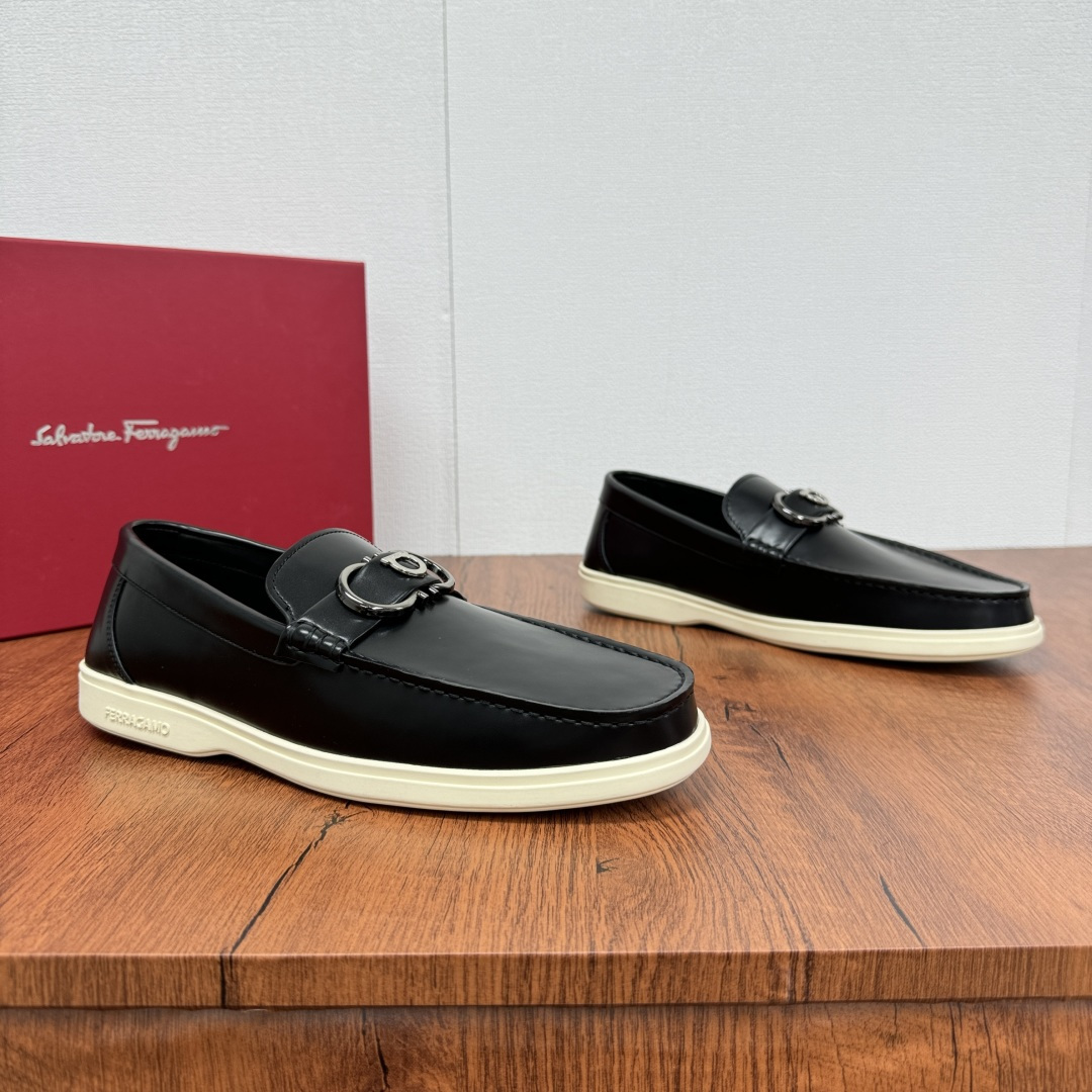 NO:283603,Ferragam's new men's driving shoes, versatile soft leather loafers are coming!  The fabric is made of fully imported cowhide, with visible texture, heavy industry car line, inner lining dyed calf leather, standard logo cowhide foot pad, big brand experience, soft and comfortable on the feet, men's perfect, special anti-slip and wear-resistant rubber sole, easy to control various occasions, soft rubber sole, lightweight and comfortable, see the video details for details, it is absolutely casual, classic, comfortable and breathable, wear-resistant and non-slip!  Packed with original box!  Size 39-40-41-42-43-44 leather shoes size customizable 38.45 cannot be returned and exchanged. Article number 9876-A leather buckle black cow, ferragamo, ferragamo, loafers, cowhide19860909Ferragam菲拉格慕新款男士驾车鞋,一脚蹬百搭软皮乐福鞋清凉来袭！面料采用全进口牛皮,看得见的质感,重工车线,内里本染小牛皮,标配logo牛皮垫脚,大牌体验,上脚柔软舒适,男士臻享,专用防滑耐磨橡胶鞋底,轻松驾驭各种场合,柔软橡胶鞋底,轻质舒适,详情见视频细节,妥妥的休闲经典舒适透气,耐磨防滑！配原盒包装！ 尺码39-40-41-42-43-44皮鞋尺码 可定制38.45不能退换 货号9876-A皮扣黑牛,,ferragamo,ferragamo,loafers,cowhide,Men's shoes