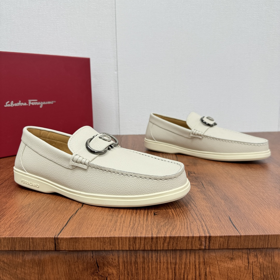NO:283608,Ferragam's new men's driving shoes, versatile soft leather loafers are coming!  The fabric is made of fully imported cowhide, with visible texture, heavy industry car line, inner lining dyed calf leather, standard logo cowhide foot pad, big brand experience, soft and comfortable on the feet, men's perfect, special anti-slip and wear-resistant rubber sole, easy to control various occasions, soft rubber sole, lightweight and comfortable, see the video details for details, it is absolutely casual, classic, comfortable and breathable, wear-resistant and non-slip!  Packed with original box!  Size 39-40-41-42-43-44 leather shoes size customizable 38.45 cannot be returned and exchanged. Item number 9876-A leather buckle white, ferragamo, ferragamo, loafers, cowhide19860909Ferragam菲拉格慕新款男士驾车鞋,一脚蹬百搭软皮乐福鞋清凉来袭！面料采用全进口牛皮,看得见的质感,重工车线,内里本染小牛皮,标配logo牛皮垫脚,大牌体验,上脚柔软舒适,男士臻享,专用防滑耐磨橡胶鞋底,轻松驾驭各种场合,柔软橡胶鞋底,轻质舒适,详情见视频细节,妥妥的休闲经典舒适透气,耐磨防滑！配原盒包装！ 尺码39-40-41-42-43-44皮鞋尺码 可定制38.45不能退换 货号9876-A皮扣白色,,ferragamo,ferragamo,loafers,cowhide,Men's shoes