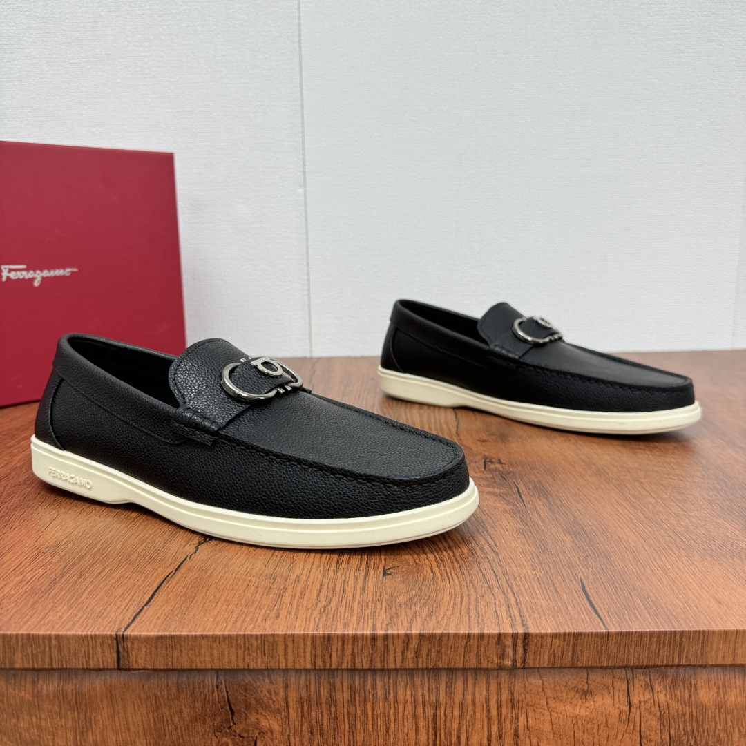 NO:283570,Ferragam's new men's driving shoes, versatile soft leather loafers are coming!  The fabric is made of fully imported cowhide, with visible texture, heavy industry car line, inner lining dyed calf leather, standard logo cowhide foot pad, big brand experience, soft and comfortable on the feet, men's perfect, special anti-slip and wear-resistant rubber sole, easy to control various occasions, soft rubber sole, lightweight and comfortable, see the video details for details, it is absolutely casual, classic, comfortable and breathable, wear-resistant and non-slip!  Packed with original box!  Size 39-40-41-42-43-44 Leather Shoes Size Customizable 38.45 Cannot be returned and exchanged Item No. 9876-A leather buckle black, ferragamo, ferragamo, loafers, cowhide19860909Ferragam菲拉格慕新款男士驾车鞋,一脚蹬百搭软皮乐福鞋清凉来袭！面料采用全进口牛皮,看得见的质感,重工车线,内里本染小牛皮,标配logo牛皮垫脚,大牌体验,上脚柔软舒适,男士臻享,专用防滑耐磨橡胶鞋底,轻松驾驭各种场合,柔软橡胶鞋底,轻质舒适,详情见视频细节,妥妥的休闲经典舒适透气,耐磨防滑！配原盒包装！ 尺码39-40-41-42-43-44皮鞋尺码 可定制38.45不能退换 货号9876-A皮扣黑色,,ferragamo,ferragamo,loafers,cowhide,Men's shoes