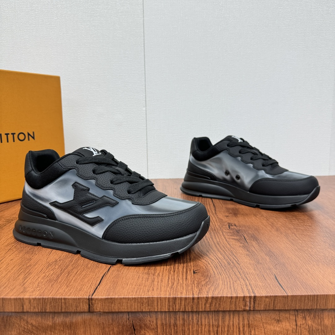 NO:278192,Coded LV Classic Men's Sports Shoes Shipping Lightweight Thick-soled Fat Ding Bread Shoes, Super versatile Multi-style Strong!  This sneaker is made of smooth cowhide punched and grain cowhide splicing, with grain cowhide and technology mesh splicing, and smooth cowhide and grain cowhide with multiple styles. The color matching is classic and versatile, and it is easily integrated into various shapes. Attention LV letters are marked on the side of the shoe, the tongue is decorated with lv embroidered letter webbing logo, the heel brand logo silk-print logo, and the Vuitton personality logo is paired with a light rubber outsole. The fabric inner foot pad is stylish and handsome!  With full set of original packaging!  Size 39-40-41-42-43-44-45 Standard leather shoe size (customized 38.46 without return) Item number 1224 colorful black, christian louboutin, louis vuitton,sneakers,cowhide19860909编码 LV Classic 男士运动鞋出货 轻质厚底胖丁面包鞋,超级百搭款多重风格强势来袭！ 这款运动鞋以光滑牛皮革冲孔和粒面牛皮革拼接塑造考究设计,粒面牛皮与科技网布拼接,以及光滑牛皮与粒纹牛皮搭配多重款式,配色经典百搭,轻松融入各式造型.瞩目 LV 字母标注鞋侧,鞋舌饰有lv刺绣字母织带标识,后跟品牌logo丝印徽标,搭配轻盈橡胶外底点缀 Vuitton 个性标识.织物内里垫脚,上脚时尚帅气百搭！配全套原包装！ 尺码39-40-41-42-43-44-45 标准皮鞋码（可定做38.46不退换） 货号1224炫彩 黑色,,christian louboutin,louis vuitton,sneakers,cowhide,Men's shoes