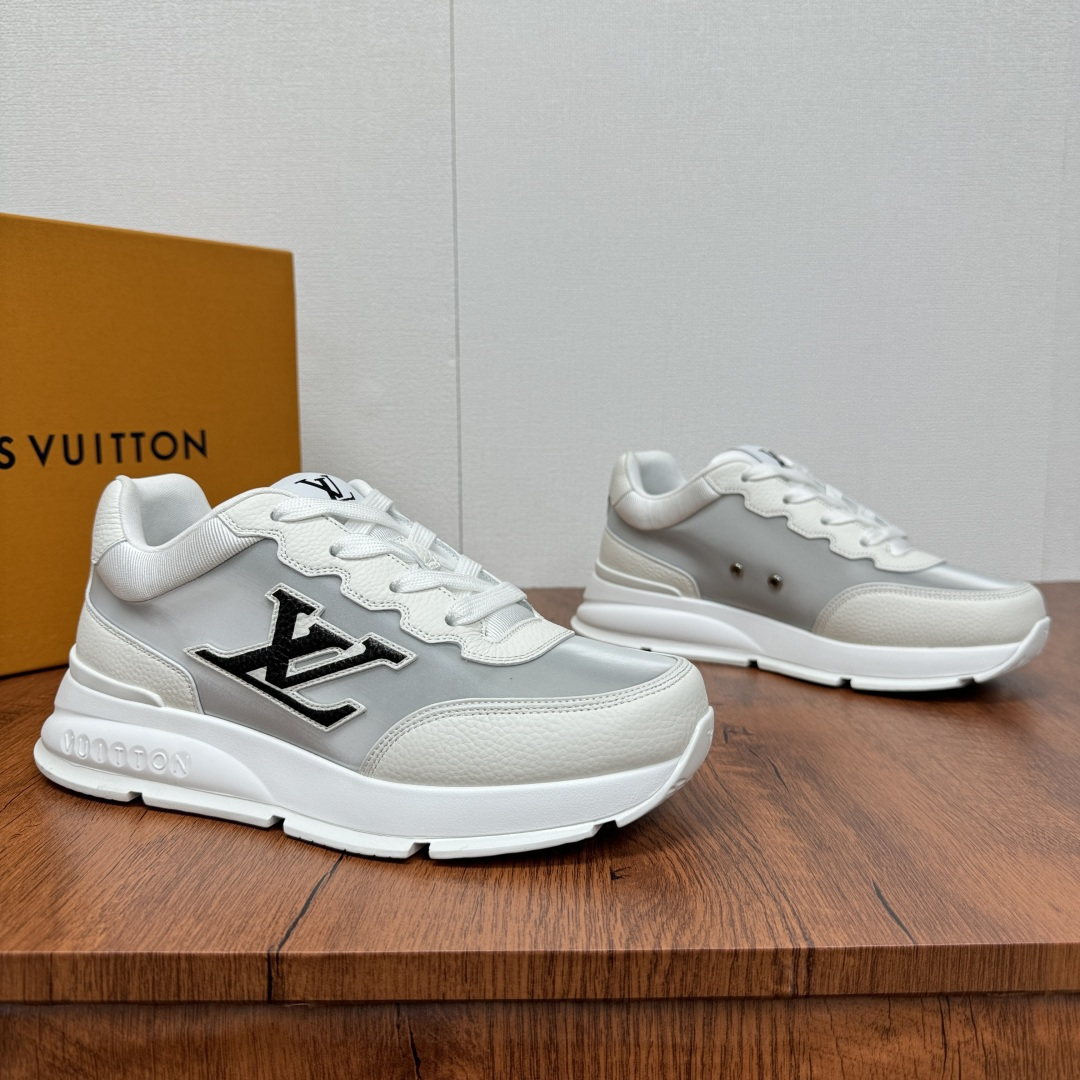 NO:278198,Coded LV Classic Men's Sports Shoes Shipping Lightweight Thick-soled Fat Ding Bread Shoes, Super versatile Multi-style Strong!  This sneaker is made of smooth cowhide punched and grain cowhide splicing, with grain cowhide and technology mesh splicing, and smooth cowhide and grain cowhide with multiple styles. The color matching is classic and versatile, and it is easily integrated into various shapes. Attention LV letters are marked on the side of the shoe, the tongue is decorated with lv embroidered letter webbing logo, the heel brand logo silk-print logo, and the Vuitton personality logo is paired with a light rubber outsole. The fabric inner foot pad is stylish and handsome!  With full set of original packaging!  Size 39-40-41-42-43-44-45 Standard leather shoe size (customized 38.46 without return) Item number 1224 colorful white, christian louboutin, louis vuitton,sneakers,cowhide19860909编码 LV Classic 男士运动鞋出货 轻质厚底胖丁面包鞋,超级百搭款多重风格强势来袭！ 这款运动鞋以光滑牛皮革冲孔和粒面牛皮革拼接塑造考究设计,粒面牛皮与科技网布拼接,以及光滑牛皮与粒纹牛皮搭配多重款式,配色经典百搭,轻松融入各式造型.瞩目 LV 字母标注鞋侧,鞋舌饰有lv刺绣字母织带标识,后跟品牌logo丝印徽标,搭配轻盈橡胶外底点缀 Vuitton 个性标识.织物内里垫脚,上脚时尚帅气百搭！配全套原包装！ 尺码39-40-41-42-43-44-45 标准皮鞋码（可定做38.46不退换） 货号1224炫彩 白色,,christian louboutin,louis vuitton,sneakers,cowhide,Men's shoes