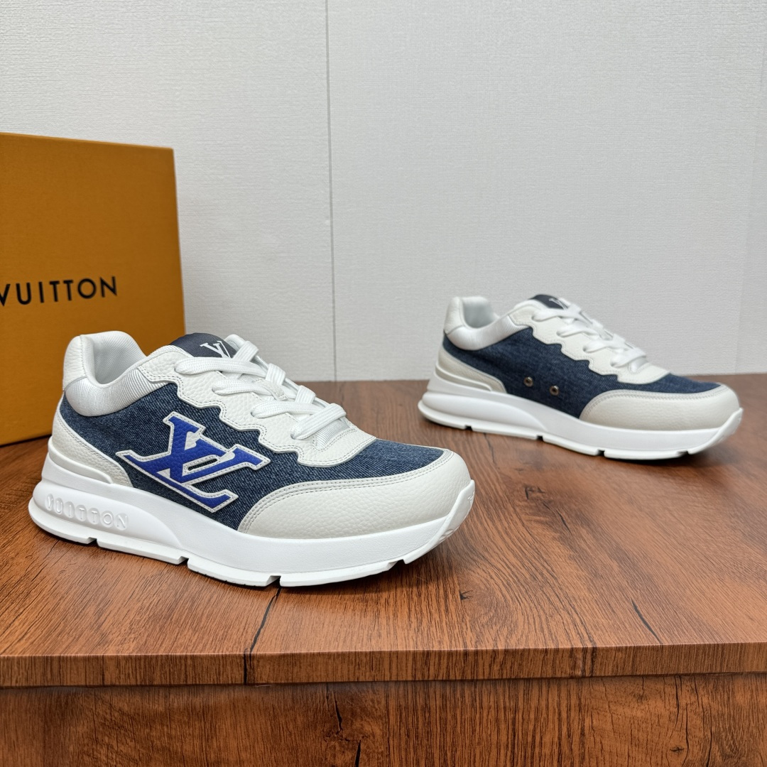 NO:278202,Coded LV Classic Men's Sports Shoes Shipping Lightweight Thick-soled Fat Ding Bread Shoes, Super versatile Multi-style Strong!  This sneaker is made of smooth cowhide punched and grain cowhide splicing, with grain cowhide and technology mesh splicing, and smooth cowhide and grain cowhide with multiple styles. The color matching is classic and versatile, and it is easily integrated into various shapes. Attention LV letters are marked on the side of the shoe, the tongue is decorated with lv embroidered letter webbing logo, the heel brand logo silk-print logo, and the Vuitton personality logo is paired with a light rubber outsole. The fabric inner foot pad is stylish and handsome!  With full set of original packaging!  Size 39-40-41-42-43-44-45 Standard leather shoe size (customized 38.46 without return) Item number 1224 leather patchwork white and blue, christian louboutin, louis vuitton,sneakers,cowhide19860909编码 LV Classic 男士运动鞋出货 轻质厚底胖丁面包鞋,超级百搭款多重风格强势来袭！ 这款运动鞋以光滑牛皮革冲孔和粒面牛皮革拼接塑造考究设计,粒面牛皮与科技网布拼接,以及光滑牛皮与粒纹牛皮搭配多重款式,配色经典百搭,轻松融入各式造型.瞩目 LV 字母标注鞋侧,鞋舌饰有lv刺绣字母织带标识,后跟品牌logo丝印徽标,搭配轻盈橡胶外底点缀 Vuitton 个性标识.织物内里垫脚,上脚时尚帅气百搭！配全套原包装！ 尺码39-40-41-42-43-44-45 标准皮鞋码（可定做38.46不退换） 货号1224皮拼布白蓝,,christian louboutin,louis vuitton,sneakers,cowhide,Men's shoes