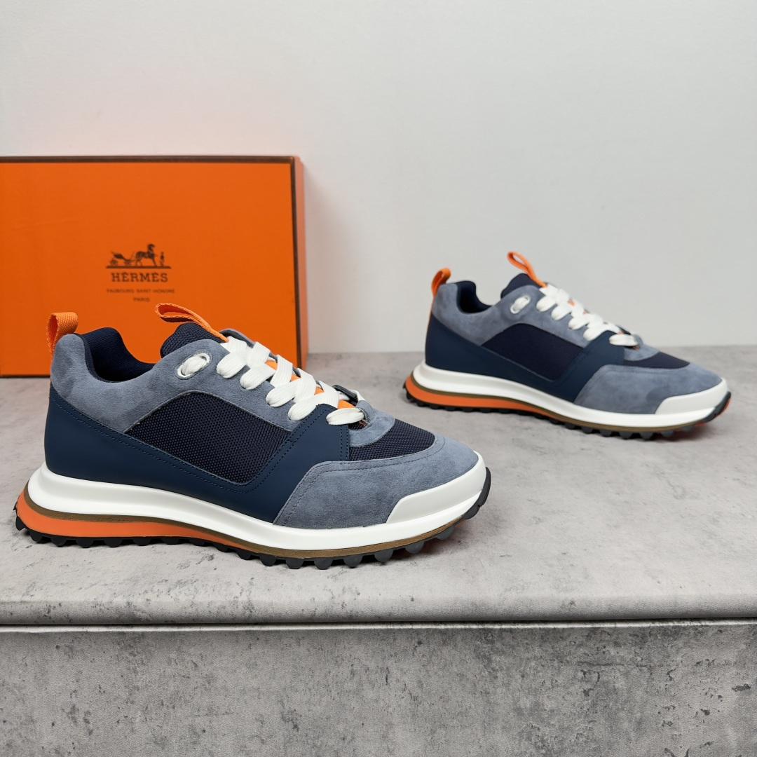 NO:510955,Hermès/Hermès Leader sneakers are shipped first!  Wide-soled fat-ding style design, calfskin, reverse velvet cowhide with composite technology mesh, contrasting color matching design, light geometric soles create a fashionable urban look!  Rubber wrapping style, leather buckle decoration, lightweight technology mesh tongue, matched with logo letter webbing design, rear webbing belt lifting belt. Contrast color lightweight rubber geometric sole, multi-texture design at the bottom design is wear-resistant and non-slip. Technology mesh inner lining, leather foot pads overall comfort and high-quality recommendations. Full set of packaging!  Size 39-40-41-42-43-44 leather shoes size customizable 38.45.46 non-return, hermes, hermes, sneakers, cowhide19860909Hermès/爱马仕 Leader运动鞋首发出货！ 宽底胖丁风格设计,小牛皮,反绒牛皮拼接搭配复合科技网布,撞色搭配设计,轻盈的几何鞋底,打造时尚都市造型！ 鞋头橡胶包裹式样风格,真皮扣带装饰,轻盈科技网布鞋舌,搭配logo字母织带设计,后置织带提鞋环带.撞色轻质橡胶几何鞋底,底部多重纹路设计耐磨防滑.科技网布内里,真皮垫脚整体上脚舒适度满分精品推荐.全套包装齐全！ 尺码39-40-41-42-43-44皮鞋尺码 可定制38.45.46不退换,,hermes,hermes,sneakers,cowhide,Men's shoes