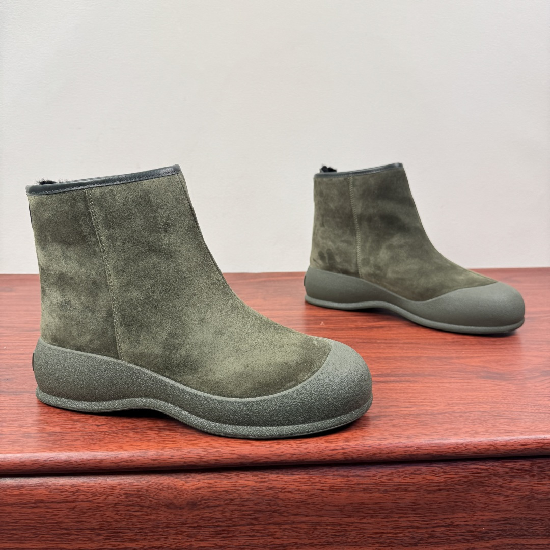 NO:690249,BALLYY/Bally counter genuine products, look for the new logo and brand, pay attention to the size of the logo to distinguish any fake fur boots, the matching plastic buckles are currently no one imitates, a pair of shoes has 38 Italian imported hardware lace hardware to show quality and high-end, no one can imitate the tongue logo silicone, the double-layer stretch fabric is very warm, the inner fur is imported from pure wool without any splicing, don’t dare to use imitations, the insole is made of latex and fur, and it is full of the smell of money.  Women's model 35-36-37-38-39 (customized) Men's model 39-40-41-42-43-44 leather shoe size, bally, boots19860909BALLYY/巴利专柜正品渠道货,认准新logo新商标,注意看logo尺寸大小区分任意假货毛靴,匹配塑料附扣目前无人仿假,一双鞋38个意大利进口五金系带五金彰显品质与高端,鞋舌logo硅胶无人能仿,双层弹力面料极具保暖,内里皮毛来自进口纯羊毛无任何拼接,仿货不敢使用,鞋垫乳胶贴合皮毛一体,满满当当充满金钱的味道. 女款35-36-37-38-39（订做） 男款39-40-41-42-43-44皮鞋尺码,,bally,boots,Men's shoes