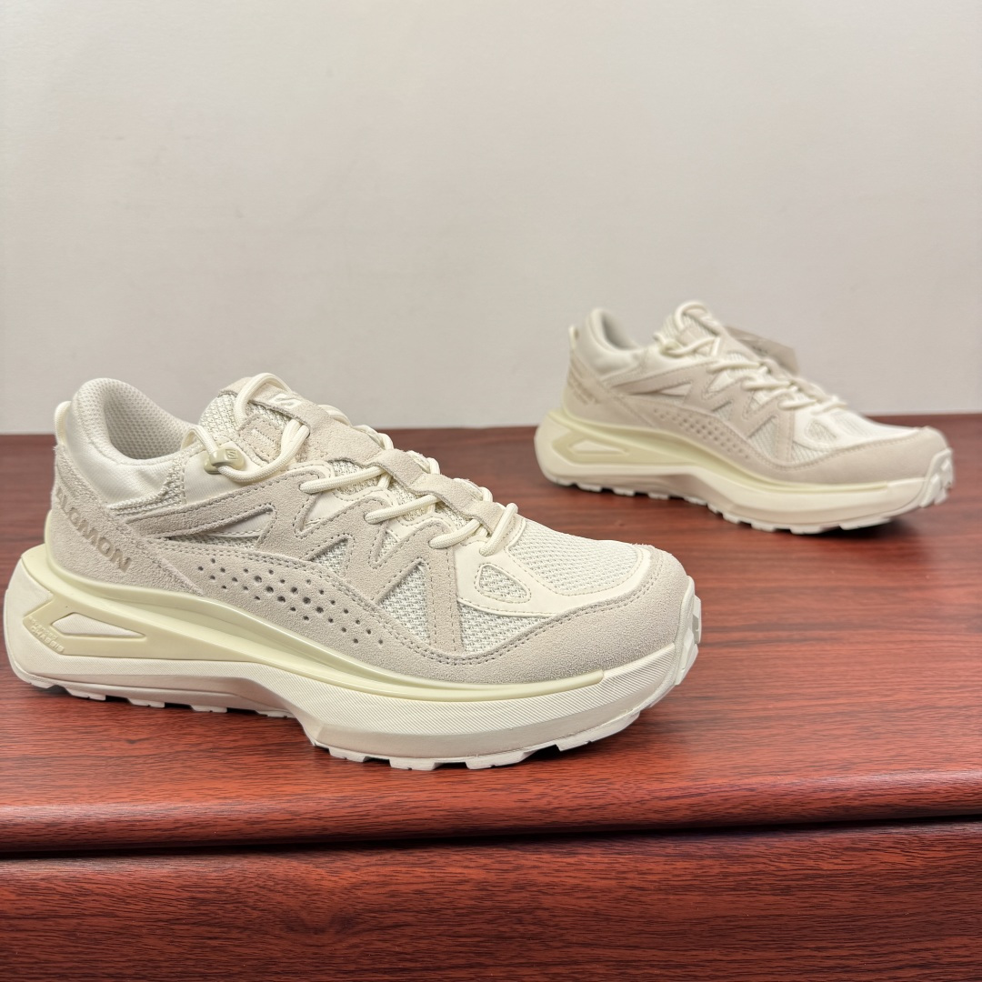 NO:664292,Code YS00 batch Salomon Odyssey ELMT Low casual urban commuting long-distance cross-country running shoes! Salomon was born at the foot of the Alps in 1947. It originally made skis, and later integrated snow resort technology into shoes. This pair of Odyssey belongs to his 'Mountain Cross-Border' series, which is 30% lighter than professional hiking shoes and twice as stable as trendy brand dad shoes!  What makes Salomon popular for so long is the perfect fusion of fashion and function. His shoe design concept comes from a deep insight into urban life. It must be both beautiful and elegant, comfortable and durable, so it uses the highest quality materials. After careful design and craftsmanship, we will look at the details later...!  Do not soak in water when cleaning. If the mesh is dirty, wipe it with foam detergent and it will shine. Size 36 36.5 37 38 38.5 39 40 40.5 41 42 42.5 43 44 44.5 45 Item No. Sa473766 White,19860909编码YS00批 Salomon 萨洛蒙 纯原纯原纯原 Odyssey ELMT Low休闲城市通勤长跑越野跑步鞋 ! 1947年在阿尔卑斯山脚诞生的Salomon,原本是造滑雪板的,后来把雪场科技融进鞋子里.这双Odyssey属于他家的「山系跨界」系列,比专业徒步鞋轻30,比潮牌老爹鞋稳两倍！ Salomon能做到火那么久靠的就是时尚与功能的完美融合他家的鞋子设计理念源于对都市生活的深刻洞察.既要美观大方又要舒适耐穿 因此采用了最优质的材料 经过精心设计和匠心制作 后续我们看细节..！ 清洁时别泡水,网面脏了用泡沫清洁剂一擦就亮. 尺码 36 36.5 37 38 38.5 39 40 40.5 41 42 42.5 43 44 44.5 45 货号Sa473766 白色,,Men's shoes