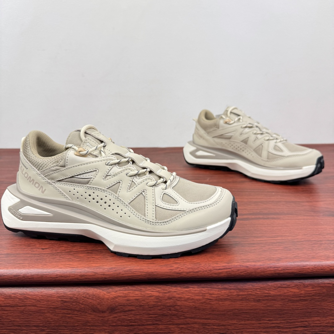 NO:664296,Code YS00 batch Salomon Odyssey ELMT Low casual urban commuting long-distance cross-country running shoes! Salomon was born at the foot of the Alps in 1947. It originally made skis, and later integrated snow resort technology into shoes. This pair of Odyssey belongs to his 'Mountain Cross-Border' series, which is 30% lighter than professional hiking shoes and twice as stable as trendy brand dad shoes!  What makes Salomon popular for so long is the perfect fusion of fashion and function. His shoe design concept comes from a deep insight into urban life. It must be both beautiful and elegant, comfortable and durable, so it uses the highest quality materials. After careful design and craftsmanship, we will look at the details later...!  Do not soak in water when cleaning. If the mesh is dirty, wipe it with foam detergent and it will shine. Size 36 36.5 37 38 38.5 39 40 40.5 41 42 42.5 43 44 44.5 45 Item No. Sa473766 Apricot,19860909编码YS00批 Salomon 萨洛蒙 纯原纯原纯原 Odyssey ELMT Low休闲城市通勤长跑越野跑步鞋 ! 1947年在阿尔卑斯山脚诞生的Salomon,原本是造滑雪板的,后来把雪场科技融进鞋子里.这双Odyssey属于他家的「山系跨界」系列,比专业徒步鞋轻30,比潮牌老爹鞋稳两倍！ Salomon能做到火那么久靠的就是时尚与功能的完美融合他家的鞋子设计理念源于对都市生活的深刻洞察.既要美观大方又要舒适耐穿 因此采用了最优质的材料 经过精心设计和匠心制作 后续我们看细节..！ 清洁时别泡水,网面脏了用泡沫清洁剂一擦就亮. 尺码 36 36.5 37 38 38.5 39 40 40.5 41 42 42.5 43 44 44.5 45 货号Sa473766 杏色,,Men's shoes