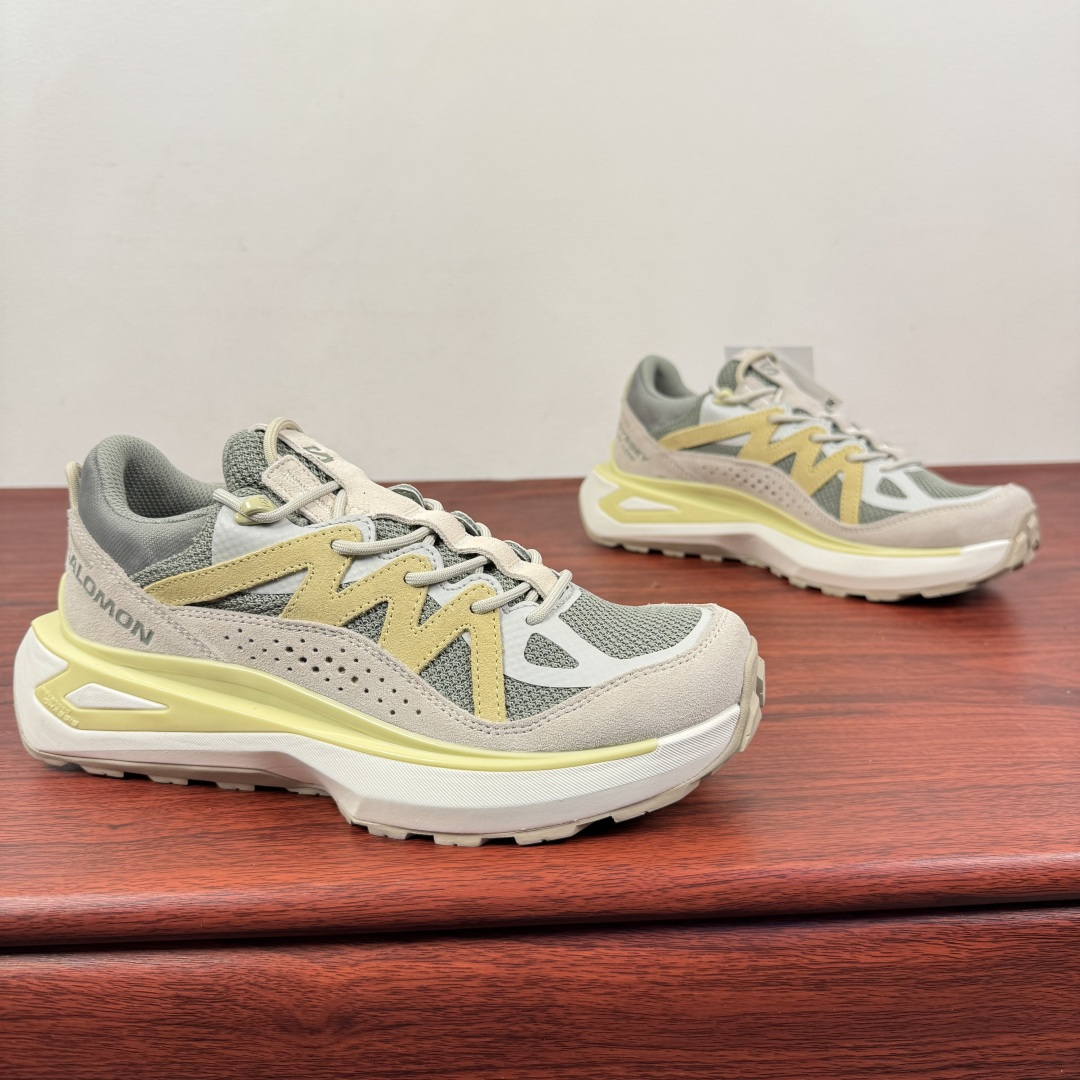 NO:664302,Code YS00 batch Salomon Odyssey ELMT Low casual urban commuting long-distance cross-country running shoes! Salomon was born at the foot of the Alps in 1947. It originally made skis, and later integrated snow resort technology into shoes. This pair of Odyssey belongs to his 'Mountain Cross-Border' series, which is 30% lighter than professional hiking shoes and twice as stable as trendy brand dad shoes!  What makes Salomon popular for so long is the perfect fusion of fashion and function. His shoe design concept comes from a deep insight into urban life. It must be both beautiful and elegant, comfortable and durable, so it uses the highest quality materials. After careful design and craftsmanship, we will look at the details later...!  Do not soak in water when cleaning. If the mesh is dirty, wipe it with foam detergent and it will shine. Size 36 36.5 37 38 38.5 39 40 40.5 41 42 42.5 43 44 44.5 45 Item No. Sa473766 White gray,19860909编码YS00批 Salomon 萨洛蒙 纯原纯原纯原 Odyssey ELMT Low休闲城市通勤长跑越野跑步鞋 ! 1947年在阿尔卑斯山脚诞生的Salomon,原本是造滑雪板的,后来把雪场科技融进鞋子里.这双Odyssey属于他家的「山系跨界」系列,比专业徒步鞋轻30,比潮牌老爹鞋稳两倍！ Salomon能做到火那么久靠的就是时尚与功能的完美融合他家的鞋子设计理念源于对都市生活的深刻洞察.既要美观大方又要舒适耐穿 因此采用了最优质的材料 经过精心设计和匠心制作 后续我们看细节..！ 清洁时别泡水,网面脏了用泡沫清洁剂一擦就亮. 尺码 36 36.5 37 38 38.5 39 40 40.5 41 42 42.5 43 44 44.5 45 货号Sa473766 白灰,,Men's shoes