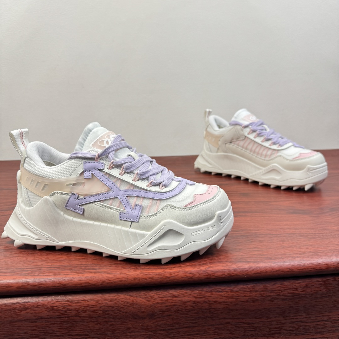 NO:832524,Batch OFF-WHITE ODSY -1000 sports shoes, high-end products for men and women, full of details when purchasing the original shoes. S version - currency version, 5 details points to distinguish ①S version is composed of a new 5-layer outsole - the currency version uses an integrated knee, which not only saves costs, but also does not provide any comfort.  ②The S version uses a high-end white craft box. The shoe box not only has a three-dimensional effect but also has the atmosphere of a luxury product - the currency version is made of ordinary green and the material has no contrast in all aspects. ③The upper of the S version is made of top-layer leather - the currency version uses space material. ④The inside of the S version shoe is made of sponge filler and various components - there is basically no fit inside the currency version. ⑤S version  The heel surround of the shoe is made of TPU material - the currency version is made of plastic material VirgilAbloh  Off-White's latest running shoe design was first exposed on his personal Instagram, intending to create a new craze after the 'TheTen' series in collaboration with Nike is about to come to an end. This latest pair of shoes called ODSY-1000 has a strong 'dad shoe' shape. The upper is rich in color and full of deconstructed splicing of different materials, including suede, rubber, mesh and other materials. The most iconic 'X' logo of the brand appears in a unique form. Comes with original box packaging dust bag!  Size 36-37-38-39-40-41-42-43-44-45-46-47 Leather shoe size Item number OFF1000 Mi purple,,off white,sneakers19860909批 OFF-WHITE ODSY -1000运动鞋 男女同款高端产物 原鞋购入细节拉满. S版本 -通货版本 5个细节点区分 ①S版本是由全新磨具5层大底组合而成-通货版本用的是一体描膝,不仅成本节约脚感更谈不上任何舒适感 ②S版本采用高端的白色工艺盒,鞋盒不仅有立体感而且又有符合到奢品的气息-通货版本用的是普通绿色 材质也各方面也是没有任何的对比性 ③S版本鞋面采用的是头层皮料-通货版本用的是太空材料 ④S版本鞋子内里由海绵填充物和各种组件贴合而成-通货版本内里基本没有贴合 ⑤S版本 鞋子后跟包围部位用的是TPU材质-通货版本用的是滴塑材质 VirgilAbloh 于个人Instagram抢先曝光Off-White最新的跑鞋设计,有意在与Nike合作的「TheTen」系列即将完结后再掀全新热潮.这双名为ODSY-1000的最新鞋款拥有浓烈的「老爹鞋」造型,鞋面色彩丰富与充满异材质的解构拼接,包括绒面、橡胶与网眼等质料,最具品牌标志性的「X」Logo更是以奇特形式显现.配原盒包装防尘袋！ 尺码36-37-38-39-40-41-42-43-44-45-46-47 皮鞋码 货号OFF1000 米紫,,off white,sneakers,Men's shoes