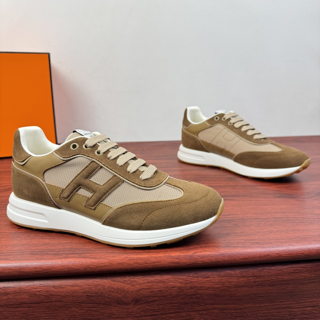 NO:756329,Batch of Hermes/Hermes Match series sports shoes new models shipped!  Retro casual sneakers｜The collision of Italian craftsmanship and French elegance!  The upper is made of fine-grained calfskin and soft suede, paired with breathable mesh splicing. It has rich layers and high-quality texture, and every stitch shows handcraftsmanship. The iconic three-dimensional 'H' letter embellishment is not only a reflection of brand recognition, but also the finishing touch of retro aesthetics. Lightweight rubber  The outsole is paired with a cushioning midsole, which is flexible and rebound when walking, and will not be tiring after long-term wear. The classic lace-up design fits the shape of the foot, and multiple colors are available to suit different wear scenarios. Whether it is business commuting or leisure outings, it can be easily controlled. Multiple styles are available to meet the matching needs of different scenes, and a full set of packages!  Size 39-40-41-43-43-44 Leather shoe size (can be customized to 38.45) Item number H1211 suede coffee color, hermes, hermes, sneakers, cowhide, chamois leather19860909批 Hermes/爱马仕 Match系列运动鞋 新款出货！复古休闲运动鞋｜意式匠艺与法式优雅的碰撞！鞋面甄选细腻粒面小牛皮与柔软麂皮,搭配透气网布拼接,层次丰富且质感高级,每一处缝线都彰显手工匠艺.标志性立体“H”字母缀饰,既是品牌辨识度的体现,也是复古美学的点睛之笔.轻量化橡胶大底搭配缓震中底,行走时柔韧回弹,久穿不累.经典系带设计贴合脚型,多色可选适配不同穿搭场景,无论是商务通勤还是休闲出街,都能轻松驾驭.多重款式可选,满足不同场景搭配需求,全套包装！ 尺码39-40-41-43-43-44皮鞋尺码（可定制38.45） 货号H1211反绒 咖色,,hermes,hermes,sneakers,cowhide,chamois leather,Men's shoes
