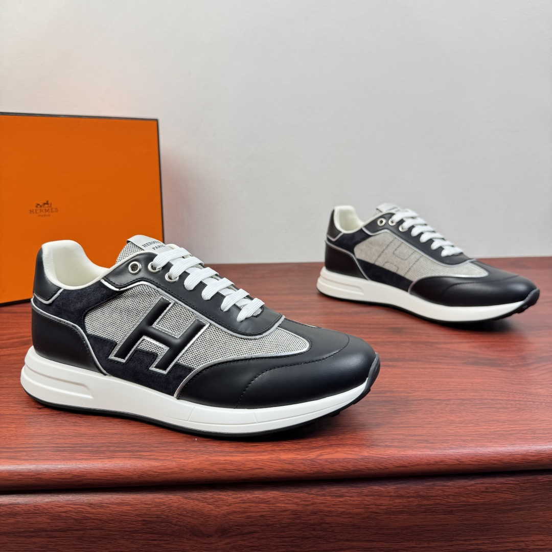 NO:756339,Batch of Hermes/Hermes Match series sports shoes new models shipped!  Retro casual sneakers｜The collision of Italian craftsmanship and French elegance!  The upper is made of fine-grained calfskin and soft suede, paired with breathable mesh splicing. It has rich layers and high-quality texture, and every stitch shows handcraftsmanship. The iconic three-dimensional 'H' letter embellishment is not only a reflection of brand recognition, but also the finishing touch of retro aesthetics. Lightweight rubber  The outsole is paired with a cushioning midsole, which is flexible and rebound when walking, and will not be tiring after long-term wear. The classic lace-up design fits the shape of the foot, and multiple colors are available to suit different wear scenarios. Whether it is business commuting or leisure outings, it can be easily controlled. Multiple styles are available to meet the matching needs of different scenes, and a full set of packages!  Size 39-40-41-43-43-44 leather shoe size (can be customized to 38.45) Item number H1211 leather cloth black gray, hermes, hermes, sneakers, cowhide, chamois leather19860909批 Hermes/爱马仕 Match系列运动鞋 新款出货！复古休闲运动鞋｜意式匠艺与法式优雅的碰撞！鞋面甄选细腻粒面小牛皮与柔软麂皮,搭配透气网布拼接,层次丰富且质感高级,每一处缝线都彰显手工匠艺.标志性立体“H”字母缀饰,既是品牌辨识度的体现,也是复古美学的点睛之笔.轻量化橡胶大底搭配缓震中底,行走时柔韧回弹,久穿不累.经典系带设计贴合脚型,多色可选适配不同穿搭场景,无论是商务通勤还是休闲出街,都能轻松驾驭.多重款式可选,满足不同场景搭配需求,全套包装！ 尺码39-40-41-43-43-44皮鞋尺码（可定制38.45） 货号H1211皮布 黑灰,,hermes,hermes,sneakers,cowhide,chamois leather,Men's shoes