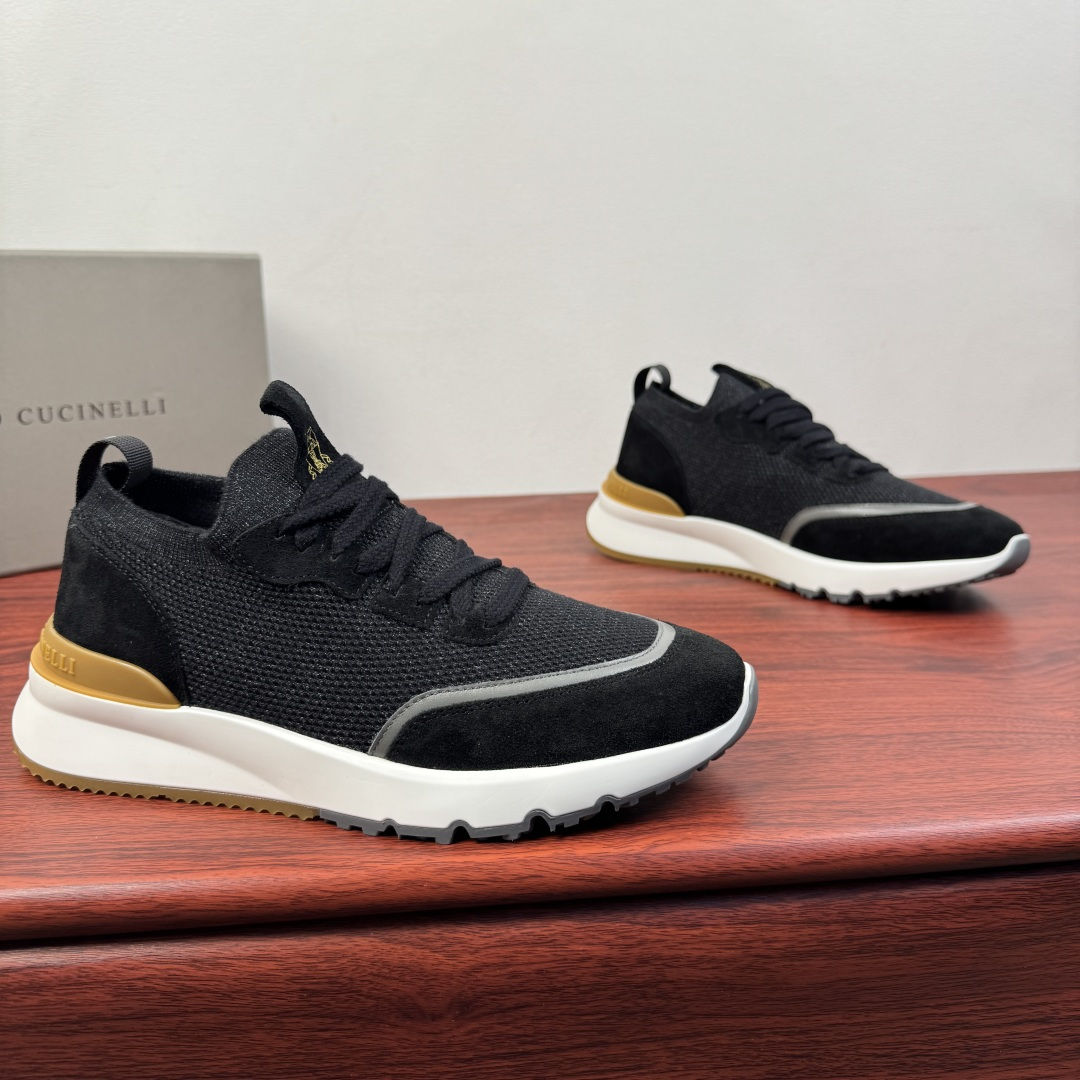NO:756334,Batch Brunello Cucinelli Men's Suede Leather Paneled Knit Sneakers!  Spring new model Classic suede leather toe wrapping design Light and elastic knitted upper Comfortable fit for the foot Suede leather laces of the same color Patch decoration Classic badge logo tongue Rear webbing strap High elastic elastic collar slip-on style Easy to put on and take off Standard leather feet can be pulled out No shoe lining Light white and yellow contrast stitching sole Standard sports shoe version Tight contours on both sides of the shoe Awesome in kind, a very stylish one  Simple dark color, versatile for the upper and lower body, full package!  Size 39-40-41-42-43-44 leather shoe size (can be customized to 38.45.46) Item number BC52929 black, brunello cucinelli, sneakers19860909批 Brunello Cucinelli 男士反绒皮革拼接针织物运动鞋！ 春季新款 经典反绒皮革鞋头包裹设计 轻盈且富有弹性的针织鞋面 舒适贴合脚型 同色系反绒皮革系带 贴装饰 经典徽章标识鞋舌 后置织带提鞋环带 高弹松紧鞋口套穿风格 穿脱方便 可抽出标配真皮垫脚 无鞋衬 轻盈白色黄色撞色拼接鞋底 标准运动鞋版型 鞋子两侧呈现紧致轮廓 实物超赞 非常有型的一款 简朴暗色系 上脚百搭显气质,全套包装！ 尺码39-40-41-42-43-44皮鞋尺码（可定制38.45.46） 货号BC52929 黑色,,brunello cucinelli,sneakers,Men's shoes