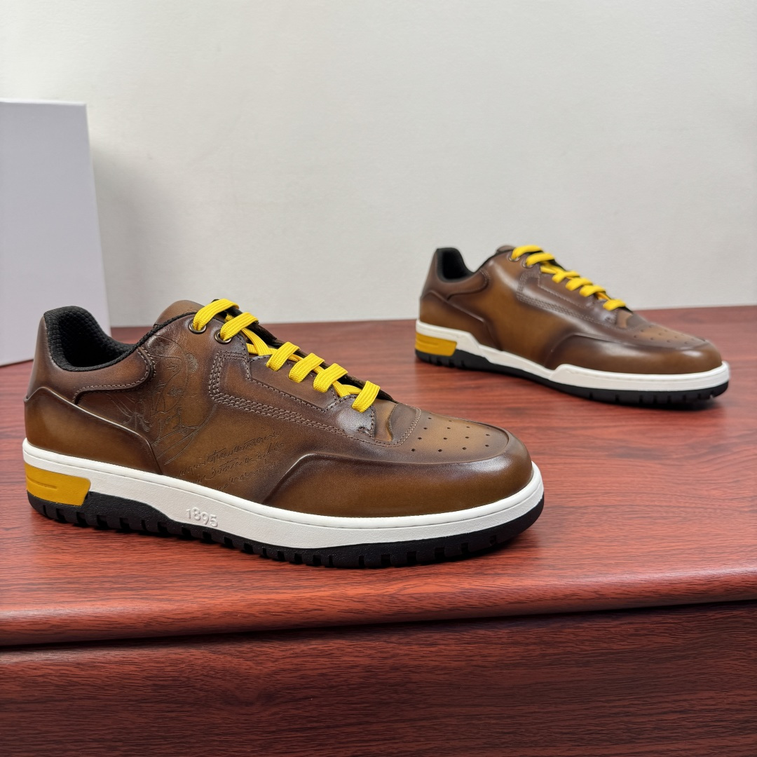 NO:778311,Batch Berluti/Bruti's new men's playoff color leather sneakers, old money style shoes, heavy industry products, highly recommended!  Drawing inspiration from the classic self-running shoe style, it elevates the casual and elegant aesthetics to a higher level, creating a stylish sneaker with a unique style and a gentleman's casual feel. This leather version of the shoe is interpreted by the brand's craftsmen in retro tones and has a unique style. Classic round toe sports version, select high-quality calfskin upper, hand-rubbed details, with flexible and lightweight rubber outsole, and the upper is decorated with Venezia  scritto pattern and perforated details, full cowhide padded upper, and full cowhide foot pads. The style is fashionable and comfortable. It perfectly interprets the fashionable man and can be suitable for various occasions. Multiple colors are available to meet the matching needs of different scenes. Full package!  Size 39-40-41-42-43-44 standard leather shoe size (38/45/46 can be customized and does not support returns) Item number S6254 brown, off white, sneakers, cowhide19860909批 Berluti/布鲁提 新款男士playoff擦色皮革运动鞋 老钱风鞋款 重工精品 强烈推荐入！ 经典自跑鞋风格中汲取灵感,把休闲优雅的美学提升至更高层次,演绎出别具风格且极富绅士休闲感的时尚造型运动鞋,这款皮革版鞋款经品牌工匠演绎呈现复古色调,风格独树一帜.经典圆头运动版型,甄选优质小牛皮鞋面,手工擦色工艺细节,搭配柔韧轻质橡胶大底,鞋面饰以Venezia scritto图纹和开孔细节,全牛皮加衬鞋面,垫脚全牛皮制作,款式时髦又舒适,完美诠释了时尚型男,可适合各种场合.多色可选 满足不同场景搭配需求,全套包装！ 尺码39-40-41-42-43-44 标准皮鞋码（38/45/46可定做不支持退换） 货号S6254棕色,,off white,sneakers,cowhide,Men's shoes