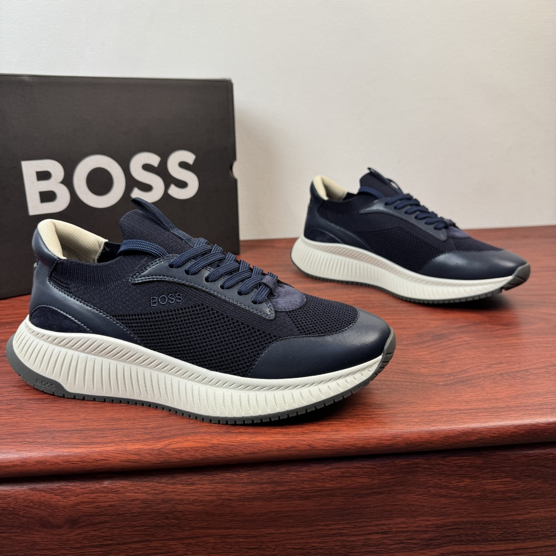 NO:782347,Batch BOSS TTNM EVO Knitted Upper Sneakers. The counter is synchronized with the new ultra-light thick-soled fly knit upper breathable running shoes! These running-style BOSS men's sneakers are made of a variety of materials, including leather trim, to create a unique silhouette. Lightweight ridged outsole. Fully knitted wrapped shoe collar, lightweight and breathable, fit the foot, bringing a comfortable wearing experience. Knitted BOSS logo details Composite stitching calfskin patch on the heel, embellished with rubber label three-color logo heel details  Full mesh lining with ultra-light rubber soles, excellent breathability and elasticity, original factory molded color matching rubber backing layer, complete package ready for shipment!  Size 39-40-41-42-43-44 (customized at 45.46) leather shoe size item number 50523113 blue,,sneakers,cowhide19860909批 BOSS TTNM EVO针织鞋面运动鞋 专柜同步新款 超轻厚底飞织鞋面透气跑步鞋! 这些跑步风格的BOSS男式运动鞋采用多种材料,包括皮革镶边,打造出独特的轮廓.轻质脊状外底.,全针织包裹鞋口,轻盈透气,贴合脚部,带来舒适穿着体验.针织BOSS标志细节 后跟复合拼接小牛皮贴片,点缀胶标三色标识后跟细节 全网布内里搭配超轻橡胶鞋底,透气性能与弹力性能极好,原厂开模拼色橡胶底片层,全套包装现货出货！ 尺码39-40-41-42-43-44（45.46订做）皮鞋尺码 货号50523113 蓝色,,sneakers,cowhide,Men's shoes