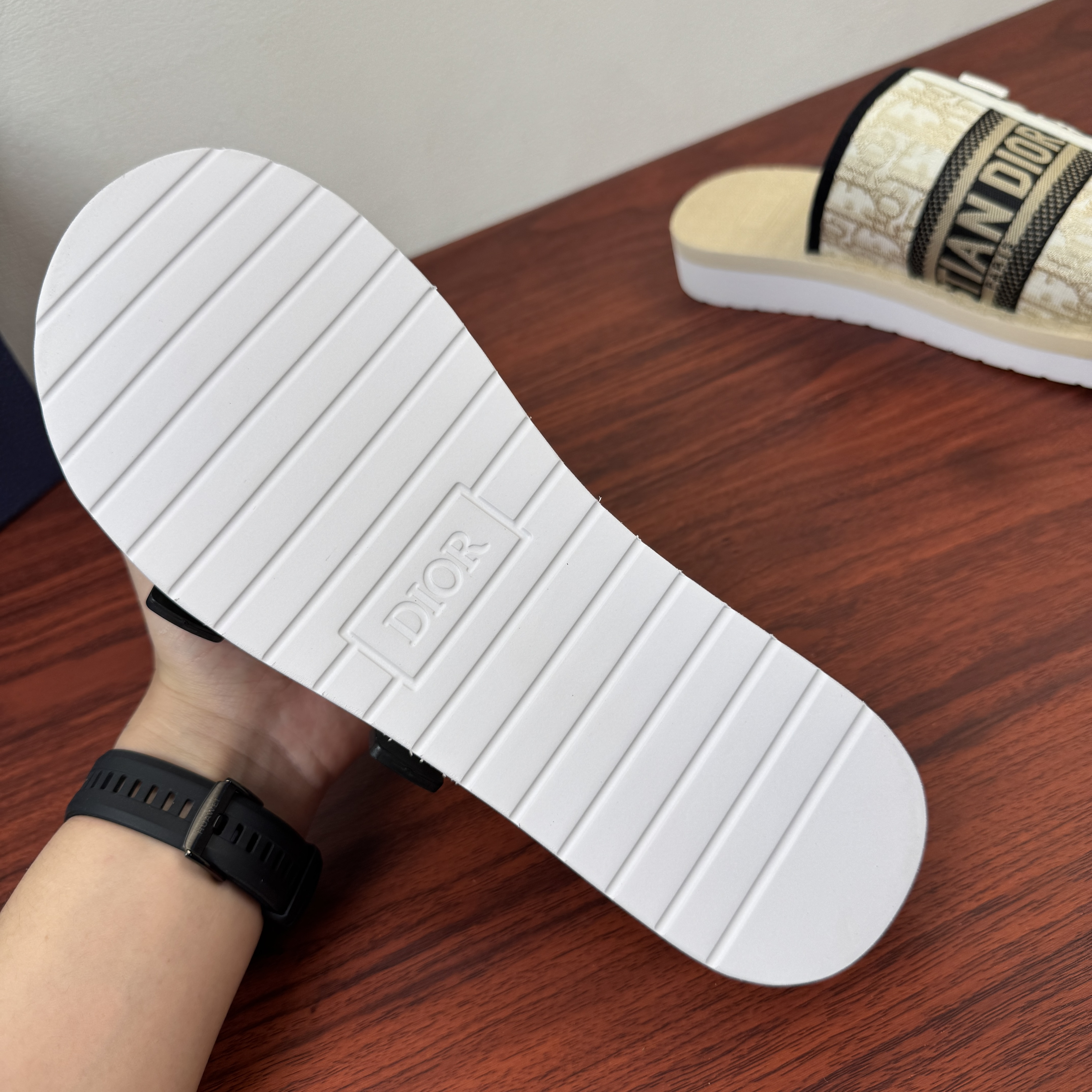 디올 아쿠아 조절 스트랩 샌들 H899 상세 이미지 19