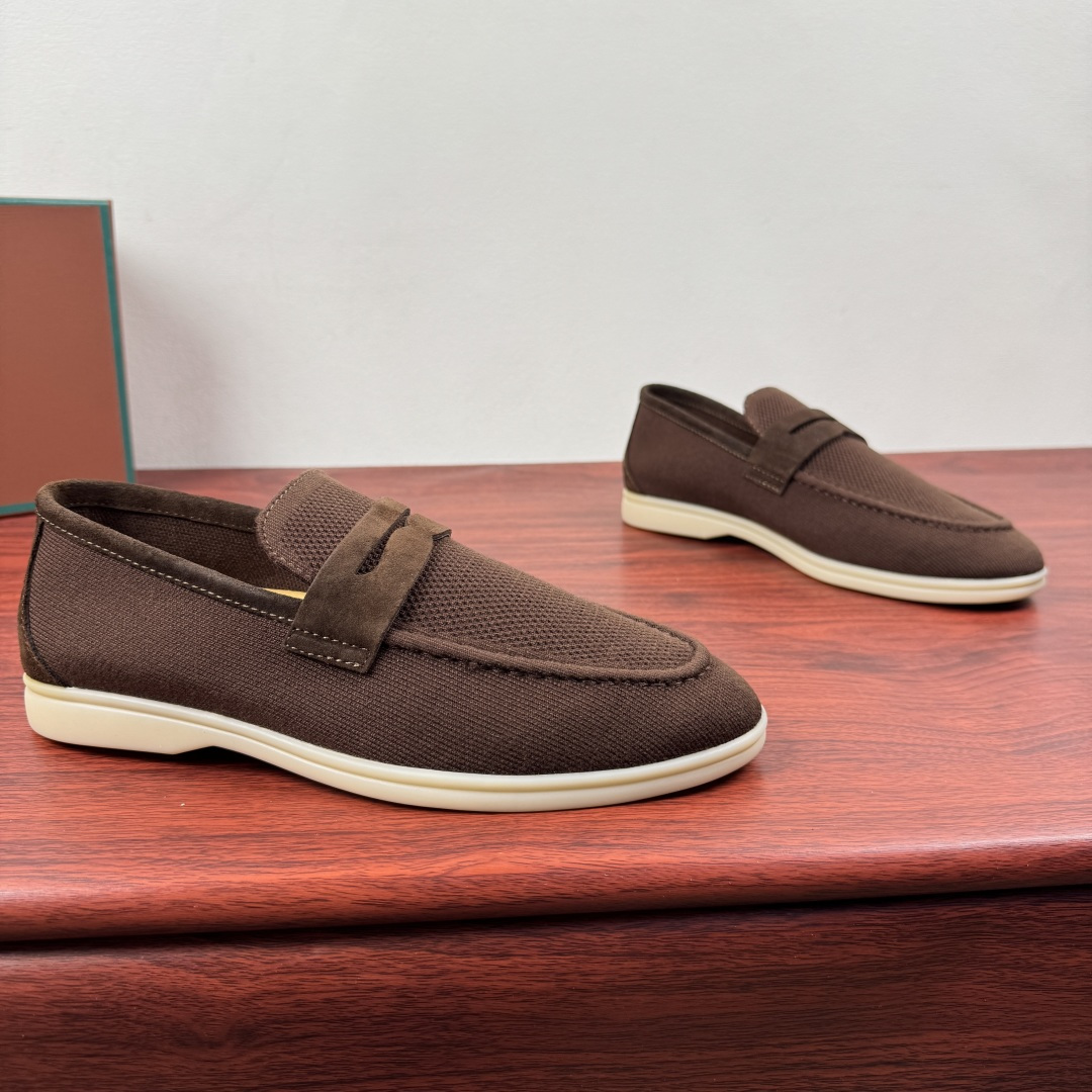 NO:781863,Batch the same knitted sneakers men's moccasins from Loro Piana's official website!  Made of Wish wool blended fabric｜The upper is made of unique knitted fabric and the heel is spliced ​​with high mercerized suede cowhide!  Comprehensive one-to-one restoration of the counter process flow | Full cowhide zip-tying process for the mid-bottom | Installed with the original lightweight TPU suction mold outsole | It is definitely not the ordinary bulky one-piece rubber sole on the market. Mesh lining, genuine leather feet, simple slip-on style, suitable for all seasons, with a full set of packaging!  Size 39-40-41-42-43-44 leather shoe size (can be customized 45.46) Item number FAN0236 coffee color, loro piana, sneakers, cowhide19860909批 Loro Piana(诺悠翩雅)官网同款针织运动鞋男士莫卡辛鞋！ 采用 Wish 羊毛混纺面料制作｜鞋面采用独特针织面料制作工艺后跟拼接高丝光反绒牛皮！全方位一比一复原专柜工艺流程｜中底部全牛皮拉绑工艺流程｜加装原版开模轻盈TPU吸模工艺大底｜绝非市面普通笨重一体橡胶底 网布内里 ,真皮垫脚,一脚蹬简约款式,四季皆宜,配全套包装！ 尺码39-40-41-42-43-44皮鞋尺码（可定制 45.46） 货号FAN0236 咖色,,loro piana,sneakers,cowhide,Men's shoes