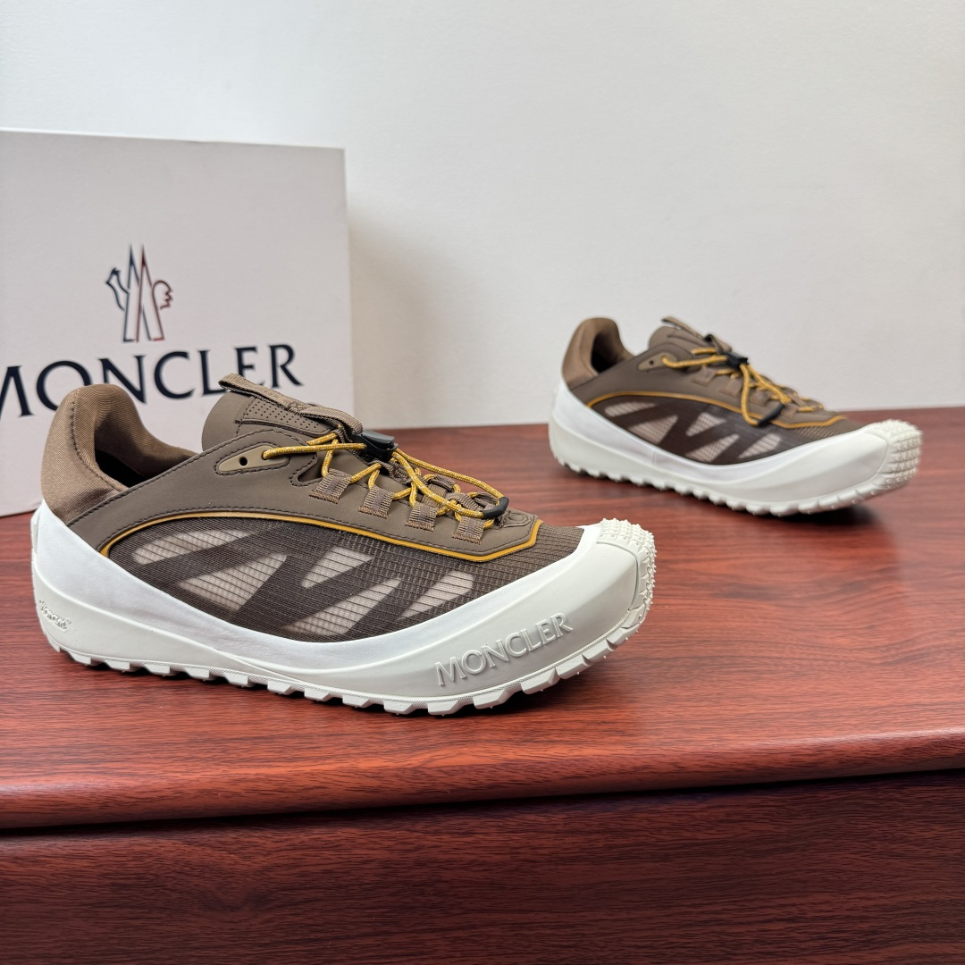 NO:832194,Batch Moncler/Moncler (same style as celebrities) Trailgrip LP men's cowhide split leather sneakers!  Trailgrip  LP sneakers combine comfort and stability, ideal for an active life. Practical low-top style, upper made of cow split leather and soft fabric. Mesh-lined OrthoLite insole. Lace-up style, lightweight TPU rubber sole, EVA midsole  Bringing flexibility and light texture, the easy-to-clean OrthoLite insoles enhance the permeability of the shoes and provide comfortable cushioning effect. The sole height is 3.5 cm, which is versatile and comfortable for the upper foot. Multiple colors are available to meet different matching needs. See the order picture for a complete set of packaging!  Size 39-40-41-42-43-44 leather shoe size (can be customized to 38.45.) Item number M6068 mesh coffee color, loro piana, Moncler, sneakers19860909批 Moncler/盟可睐（明星同款）Trailgrip LP男士牛剖层革运动鞋 ！ Trailgrip LP运动鞋兼具舒适性和稳定性,是动感生活的理想选择.实用低帮款式,鞋面采用牛剖层革与柔软面料制成.网眼衬里OrthoLite鞋垫.系带款式,轻质TPU橡胶鞋底,EVA中底带来灵活和轻盈质感,易于清洗的OrthoLite鞋垫增强鞋履的通透性并提供舒适的缓冲效果.鞋底高度3.5厘米上脚百搭休闲舒适,多色可选满足不同搭配需求,配全套包装见下单图！ 尺码39-40-41-42-43-44皮鞋尺码（可定制38.45.） 货号M6068网面 咖色,,loro piana,Moncler,sneakers,Men's shoes