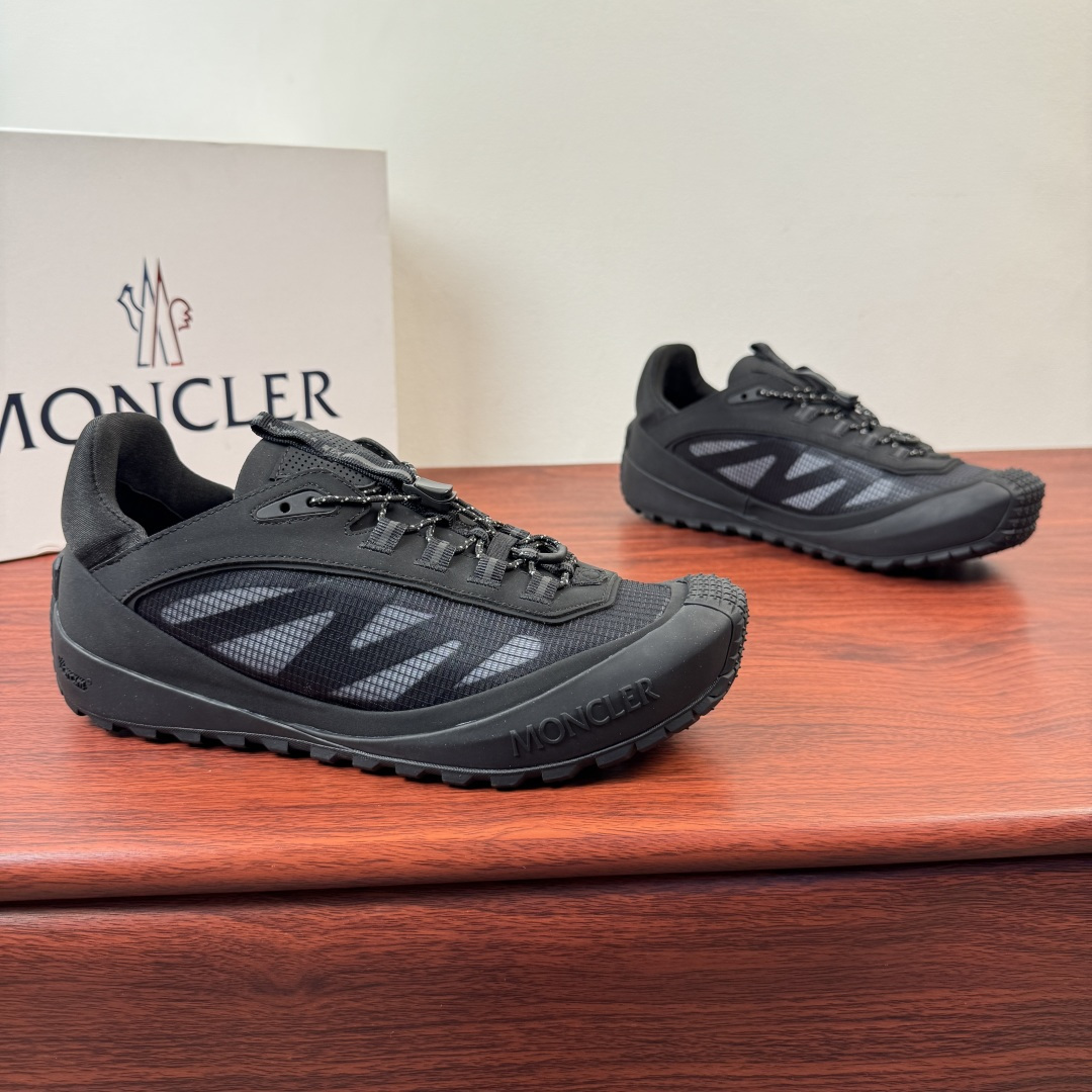 NO:832210,Batch Moncler/Moncler (same style as celebrities) Trailgrip LP men's cowhide split leather sneakers!  Trailgrip  LP sneakers combine comfort and stability, ideal for an active life. Practical low-top style, upper made of cow split leather and soft fabric. Mesh-lined OrthoLite insole. Lace-up style, lightweight TPU rubber sole, EVA midsole  Bringing flexibility and light texture, the easy-to-clean OrthoLite insoles enhance the permeability of the shoes and provide comfortable cushioning effect. The sole height is 3.5 cm, which is versatile and comfortable for the upper foot. Multiple colors are available to meet different matching needs. See the order picture for a complete set of packaging!  Size 39-40-41-42-43-44 leather shoe size (can be customized to 38.45.) Item number M6068 mesh black, loro piana, Moncler, sneakers19860909批 Moncler/盟可睐（明星同款）Trailgrip LP男士牛剖层革运动鞋 ！ Trailgrip LP运动鞋兼具舒适性和稳定性,是动感生活的理想选择.实用低帮款式,鞋面采用牛剖层革与柔软面料制成.网眼衬里OrthoLite鞋垫.系带款式,轻质TPU橡胶鞋底,EVA中底带来灵活和轻盈质感,易于清洗的OrthoLite鞋垫增强鞋履的通透性并提供舒适的缓冲效果.鞋底高度3.5厘米上脚百搭休闲舒适,多色可选满足不同搭配需求,配全套包装见下单图！ 尺码39-40-41-42-43-44皮鞋尺码（可定制38.45.） 货号M6068网面 黑色,,loro piana,Moncler,sneakers,Men's shoes