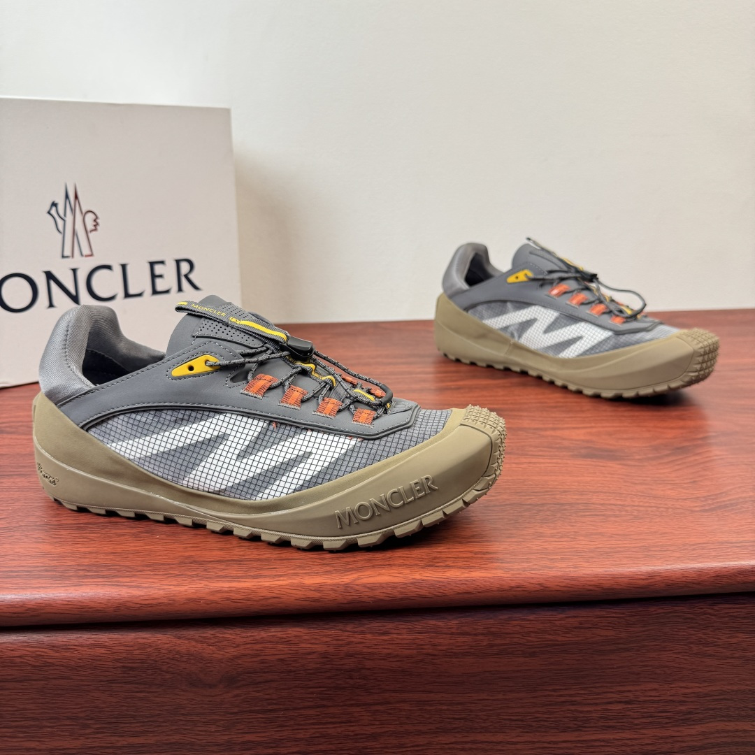 NO:832217,Batch Moncler/Moncler (same style as celebrities) Trailgrip LP men's cowhide split leather sneakers!  Trailgrip  LP sneakers combine comfort and stability, ideal for an active life. Practical low-top style, upper made of cow split leather and soft fabric. Mesh-lined OrthoLite insole. Lace-up style, lightweight TPU rubber sole, EVA midsole  Bringing flexibility and light texture, the easy-to-clean OrthoLite insoles enhance the permeability of the shoes and provide comfortable cushioning effect. The sole height is 3.5 cm, which is versatile and comfortable for the upper foot. Multiple colors are available to meet different matching needs. See the order picture for a complete set of packaging!  Size 39-40-41-42-43-44 leather shoe size (can be customized to 38.45.) Item number M6068 mesh gray, loro piana, Moncler, sneakers19860909批 Moncler/盟可睐（明星同款）Trailgrip LP男士牛剖层革运动鞋 ！ Trailgrip LP运动鞋兼具舒适性和稳定性,是动感生活的理想选择.实用低帮款式,鞋面采用牛剖层革与柔软面料制成.网眼衬里OrthoLite鞋垫.系带款式,轻质TPU橡胶鞋底,EVA中底带来灵活和轻盈质感,易于清洗的OrthoLite鞋垫增强鞋履的通透性并提供舒适的缓冲效果.鞋底高度3.5厘米上脚百搭休闲舒适,多色可选满足不同搭配需求,配全套包装见下单图！ 尺码39-40-41-42-43-44皮鞋尺码（可定制38.45.） 货号M6068网面 灰色,,loro piana,Moncler,sneakers,Men's shoes