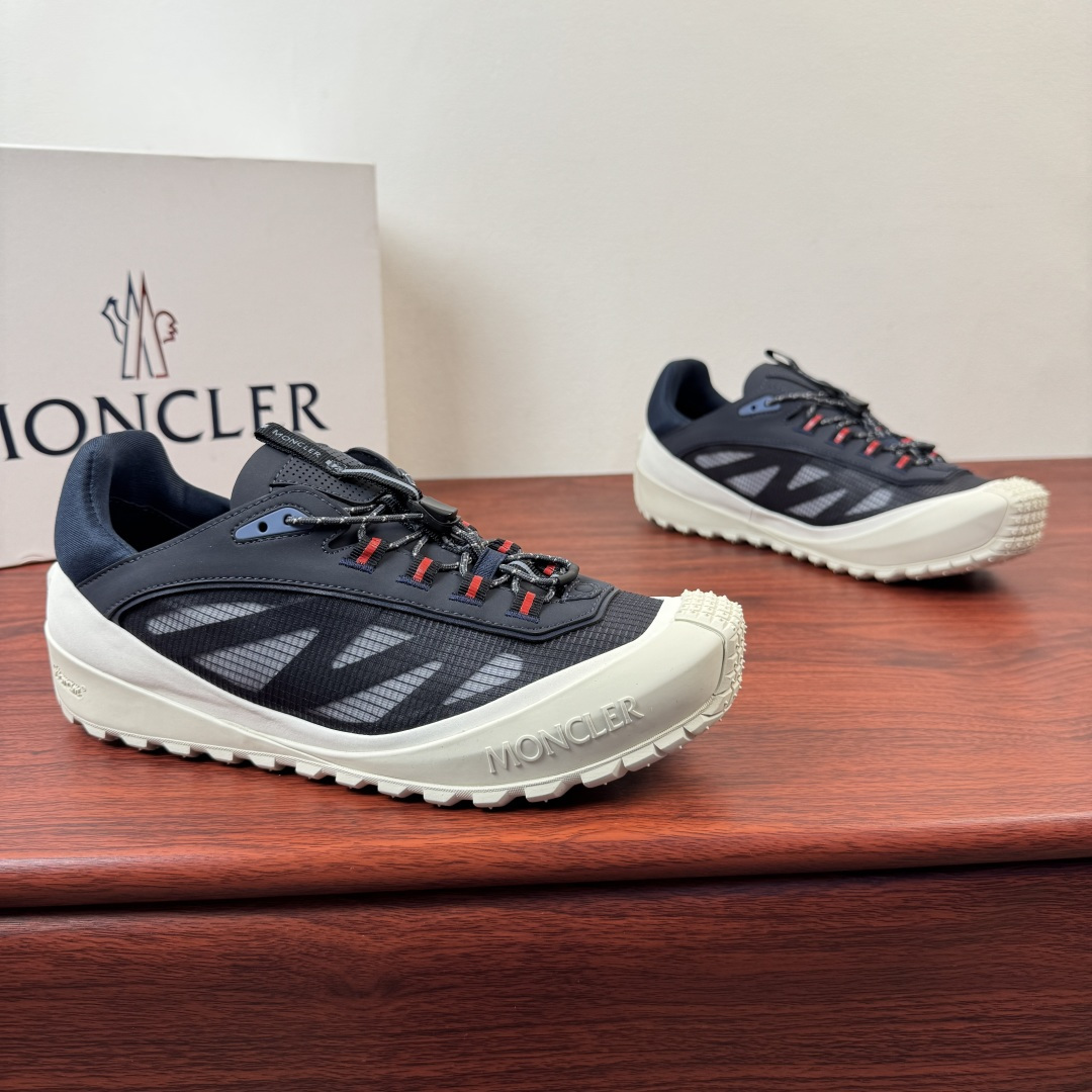 NO:832224,Batch Moncler/Moncler (same style as celebrities) Trailgrip LP men's cowhide split leather sneakers!  Trailgrip  LP sneakers combine comfort and stability, ideal for an active life. Practical low-top style, upper made of cow split leather and soft fabric. Mesh-lined OrthoLite insole. Lace-up style, lightweight TPU rubber sole, EVA midsole  Bringing flexibility and light texture, the easy-to-clean OrthoLite insoles enhance the permeability of the shoes and provide comfortable cushioning effect. The sole height is 3.5 cm, which is versatile and comfortable for the upper foot. Multiple colors are available to meet different matching needs. See the order picture for a complete set of packaging!  Size 39-40-41-42-43-44 leather shoe size (can be customized to 38.45.) Item number M6068 mesh blue, loro piana, Moncler, sneakers19860909批 Moncler/盟可睐（明星同款）Trailgrip LP男士牛剖层革运动鞋 ！ Trailgrip LP运动鞋兼具舒适性和稳定性,是动感生活的理想选择.实用低帮款式,鞋面采用牛剖层革与柔软面料制成.网眼衬里OrthoLite鞋垫.系带款式,轻质TPU橡胶鞋底,EVA中底带来灵活和轻盈质感,易于清洗的OrthoLite鞋垫增强鞋履的通透性并提供舒适的缓冲效果.鞋底高度3.5厘米上脚百搭休闲舒适,多色可选满足不同搭配需求,配全套包装见下单图！ 尺码39-40-41-42-43-44皮鞋尺码（可定制38.45.） 货号M6068网面 蓝色,,loro piana,Moncler,sneakers,Men's shoes