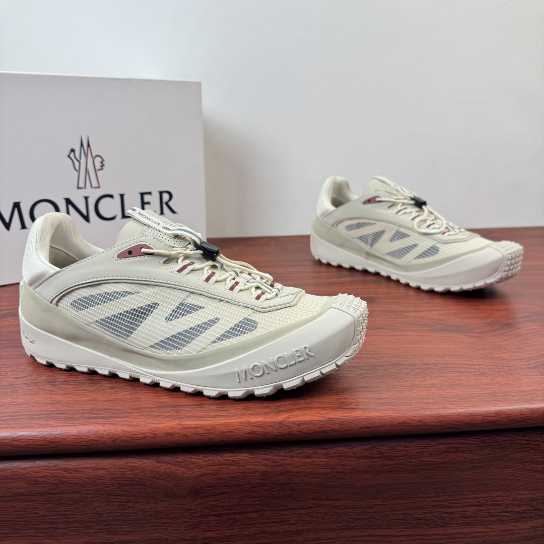 NO:832232,Batch Moncler/Moncler (same style as celebrities) Trailgrip LP men's cowhide split leather sneakers!  Trailgrip  LP sneakers combine comfort and stability, ideal for an active life. Practical low-top style, upper made of cow split leather and soft fabric. Mesh-lined OrthoLite insole. Lace-up style, lightweight TPU rubber sole, EVA midsole  Bringing flexibility and light texture, the easy-to-clean OrthoLite insoles enhance the permeability of the shoes and provide comfortable cushioning effect. The sole height is 3.5 cm, which is versatile and comfortable for the upper foot. Multiple colors are available to meet different matching needs. See the order picture for a complete set of packaging!  Size 39-40-41-42-43-44 Leather shoe size (can be customized to 38.45.) Item number M6068 mesh, off-white, loro piana, Moncler, sneakers19860909批 Moncler/盟可睐（明星同款）Trailgrip LP男士牛剖层革运动鞋 ！ Trailgrip LP运动鞋兼具舒适性和稳定性,是动感生活的理想选择.实用低帮款式,鞋面采用牛剖层革与柔软面料制成.网眼衬里OrthoLite鞋垫.系带款式,轻质TPU橡胶鞋底,EVA中底带来灵活和轻盈质感,易于清洗的OrthoLite鞋垫增强鞋履的通透性并提供舒适的缓冲效果.鞋底高度3.5厘米上脚百搭休闲舒适,多色可选满足不同搭配需求,配全套包装见下单图！ 尺码39-40-41-42-43-44皮鞋尺码（可定制38.45.） 货号M6068网面 米白,,loro piana,Moncler,sneakers,Men's shoes
