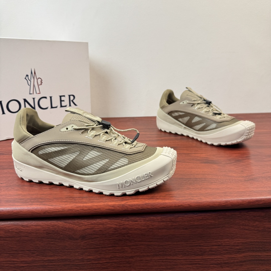 NO:832160,Batch Moncler/Moncler (same style as celebrities) Trailgrip LP men's cowhide split leather sneakers!  Trailgrip  LP sneakers combine comfort and stability, ideal for an active life. Practical low-top style, upper made of cow split leather and soft fabric. Mesh-lined OrthoLite insole. Lace-up style, lightweight TPU rubber sole, EVA midsole  Bringing flexibility and light texture, the easy-to-clean OrthoLite insoles enhance the permeability of the shoes and provide comfortable cushioning effect. The sole height is 3.5 cm, which is versatile and comfortable for the upper foot. Multiple colors are available to meet different matching needs. See the order picture for a complete set of packaging!  Size 39-40-41-42-43-44 leather shoe size (can be customized to 38.45.) Item number M6068 mesh green, loro piana, Moncler, sneakers19860909批 Moncler/盟可睐（明星同款）Trailgrip LP男士牛剖层革运动鞋 ！ Trailgrip LP运动鞋兼具舒适性和稳定性,是动感生活的理想选择.实用低帮款式,鞋面采用牛剖层革与柔软面料制成.网眼衬里OrthoLite鞋垫.系带款式,轻质TPU橡胶鞋底,EVA中底带来灵活和轻盈质感,易于清洗的OrthoLite鞋垫增强鞋履的通透性并提供舒适的缓冲效果.鞋底高度3.5厘米上脚百搭休闲舒适,多色可选满足不同搭配需求,配全套包装见下单图！ 尺码39-40-41-42-43-44皮鞋尺码（可定制38.45.） 货号M6068网面 绿色,,loro piana,Moncler,sneakers,Men's shoes