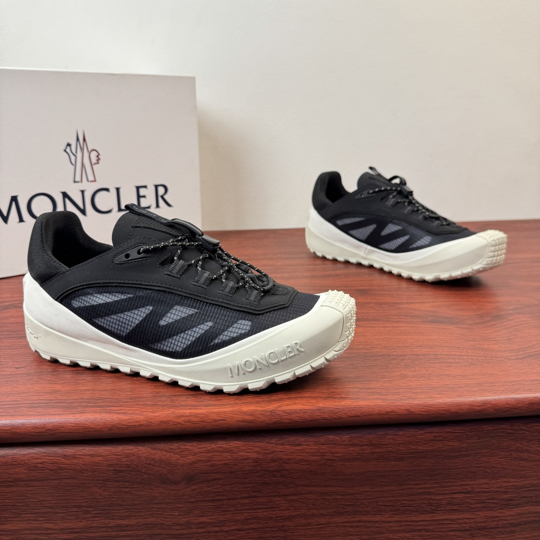 NO:832169,Batch Moncler/Moncler (same style as celebrities) Trailgrip LP men's cowhide split leather sneakers!  Trailgrip  LP sneakers combine comfort and stability, ideal for an active life. Practical low-top style, upper made of cow split leather and soft fabric. Mesh-lined OrthoLite insole. Lace-up style, lightweight TPU rubber sole, EVA midsole  Bringing flexibility and light texture, the easy-to-clean OrthoLite insoles enhance the permeability of the shoes and provide comfortable cushioning effect. The sole height is 3.5 cm, which is versatile and comfortable for the upper foot. Multiple colors are available to meet different matching needs. See the order picture for a complete set of packaging!  Size 39-40-41-42-43-44 leather shoe size (can be customized to 38.45.) Item number M6068 mesh black and white, loro piana, Moncler, sneakers19860909批 Moncler/盟可睐（明星同款）Trailgrip LP男士牛剖层革运动鞋 ！ Trailgrip LP运动鞋兼具舒适性和稳定性,是动感生活的理想选择.实用低帮款式,鞋面采用牛剖层革与柔软面料制成.网眼衬里OrthoLite鞋垫.系带款式,轻质TPU橡胶鞋底,EVA中底带来灵活和轻盈质感,易于清洗的OrthoLite鞋垫增强鞋履的通透性并提供舒适的缓冲效果.鞋底高度3.5厘米上脚百搭休闲舒适,多色可选满足不同搭配需求,配全套包装见下单图！ 尺码39-40-41-42-43-44皮鞋尺码（可定制38.45.） 货号M6068网面 黑白,,loro piana,Moncler,sneakers,Men's shoes