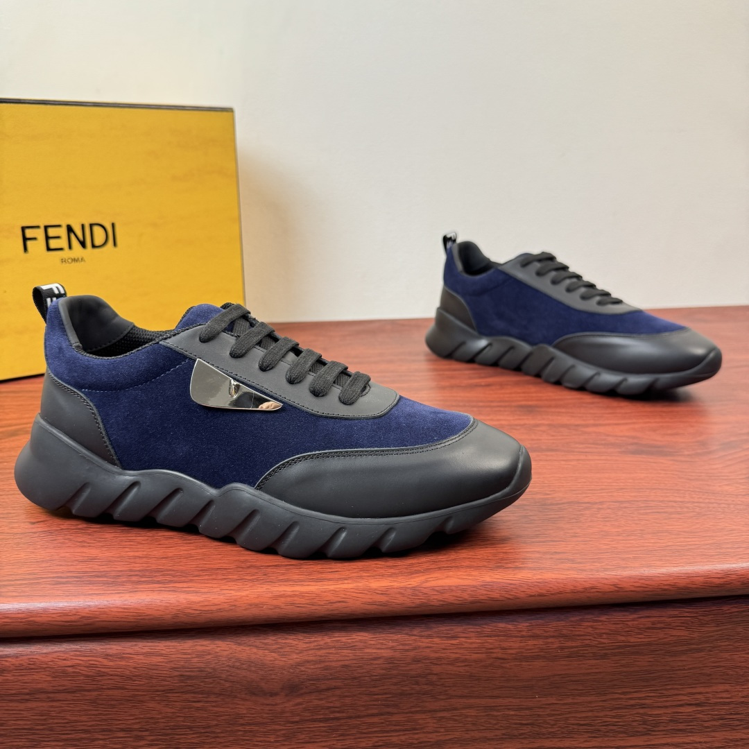 NO:831715,【FENDI】Fendi men's contrast leather casual sneakers!  Reshape the urban style with Italian aesthetics. Select fine cow suede spliced smooth leather, the layered texture is high-end and unobtrusive, and the F-marked metal ornaments on the side of the shoe are embellished with iconic details, revealing the brand's heritage in a low-key manner. The technical mesh lining is matched with genuine leather insoles, and the lightweight non-slip rubber outsole is durable.  Walking is not tiring, the foot feels light, and it is suitable for commuting, business, and leisure. Low-saturated colors such as blue, black, and tan are versatile and easy to choose. The neat shoe shape modifies the leg shape, making it easy to control daily and light business occasions. It is an indispensable quality choice for mature men's wardrobe. Comes with a full set of packaging!  Size 39-40-41-42-43-44 leather shoe size (38.45.46 can be customized),, fendi, fendi, sneakers19860909【FENDI】芬迪 男士撞色皮革休闲运动鞋！ 以意式美学重塑都市型格.甄选细腻牛反绒拼接光面皮革,层次质感高级不张扬,鞋侧F标金属饰件点缀标志性细节,低调中流露品牌底蕴.科技网布内里搭配真皮鞋垫,轻量化防滑橡胶大底,久走不累脚感轻盈,适配通勤、商务、休闲多场景穿搭.蓝黑、棕褐等低饱和配色百搭不挑衣,利落鞋型修饰腿型,轻松驾驭日常与轻商务场合,是成熟男士衣柜里不可或缺的质感之选.配全套包装！ 尺码39-40-41-42-43-44皮鞋尺码（可定制38.45.46）,,fendi,fendi,sneakers,Men's shoes