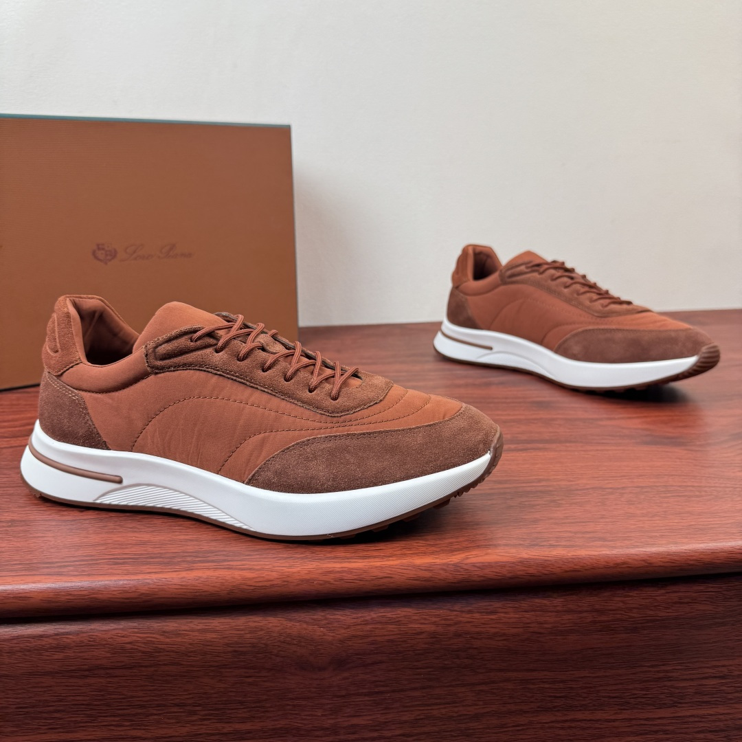 NO:832826,LoroPiana Week End Walk men's casual shoes!  This sneaker is made of Wind microfiber material treated with StormSystem water-repellent and windproof. The unique design of the mid-lace and suede details make it stand out. The signature topstitching and light padding provide a more comfortable fit, and the lightweight rubber sole and non-slip details enhance the grip.  Strength and stability, high-functional design details enhance the sporty style of the shoe. The Kummel-colored rubber outsole is made of lightweight material. This structure ensures proper weight distribution during walking, improves shock absorption and rebound, enhances grip and stability, and the eyelets and upper back of the shoe are embellished, making it very light and comfortable for the foot!  Packed in the original box at the counter, multiple colors available!  Size 39-40-41-42-43-44 Standard leather shoe size (45.46 can be customized) Item number FAL1719 red brown, loro piana, sneakers19860909LoroPiana诺悠翩雅Week End Walk男士休闲鞋 ！ 这款运动鞋采用经过StormSystem防泼水防风处理的Wind微纤维材质制成.中部系带和绒面革细节的独特设计造型令其一领风骚.标志性缉面线与轻薄衬垫让穿着更加舒适贴合,轻盈的橡胶鞋底和防滑细节增强抓地力和稳定性,高功能设计细节提升了鞋子的运动风格.Kummel色橡胶鞋外底采用轻盈的材料制成这种构造可以确保行走中适当的重量分配,提高减震性和回弹力增强抓地力和稳定性,鞋眼和鞋后上片点缀上脚轻便非常舒服！专柜原盒包装,多色可选！ 尺码39-40-41-42-43-44 标准皮鞋码（可定制45.46） 货号FAL1719 红棕,,loro piana,sneakers,Men's shoes