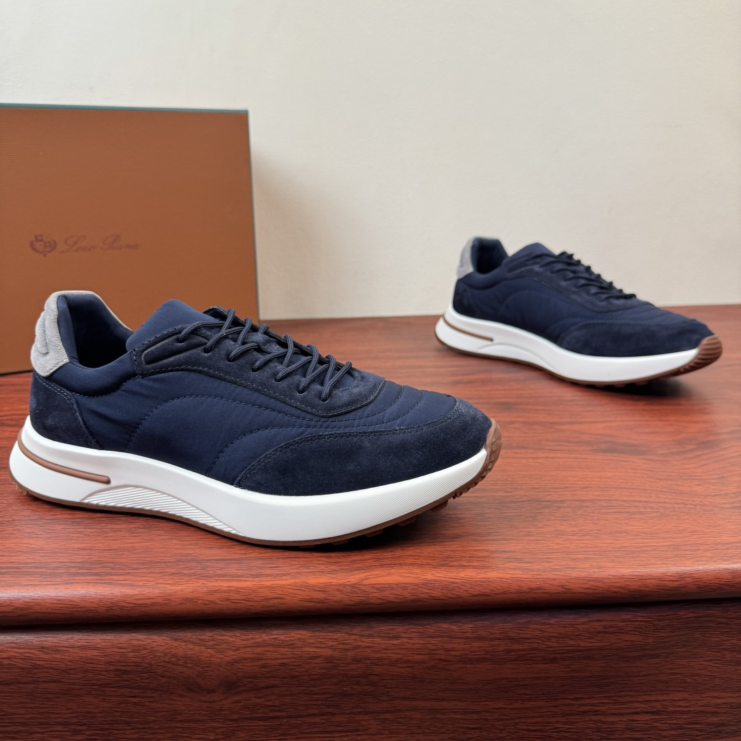 NO:832820,LoroPiana Week End Walk men's casual shoes!  This sneaker is made of Wind microfiber material treated with StormSystem water-repellent and windproof. The unique design of the mid-lace and suede details make it stand out. The signature topstitching and light padding provide a more comfortable fit, and the lightweight rubber sole and non-slip details enhance the grip.  Strength and stability, high-functional design details enhance the sporty style of the shoe. The Kummel-colored rubber outsole is made of lightweight material. This structure ensures proper weight distribution during walking, improves shock absorption and rebound, enhances grip and stability, and the eyelets and upper back of the shoe are embellished, making it very light and comfortable for the foot!  Packed in the original box at the counter, multiple colors available!  Size 39-40-41-42-43-44 Standard leather shoe size (45.46 can be customized) Item number FAL1719 Navy blue, loro piana, sneakers19860909LoroPiana诺悠翩雅Week End Walk男士休闲鞋 ！ 这款运动鞋采用经过StormSystem防泼水防风处理的Wind微纤维材质制成.中部系带和绒面革细节的独特设计造型令其一领风骚.标志性缉面线与轻薄衬垫让穿着更加舒适贴合,轻盈的橡胶鞋底和防滑细节增强抓地力和稳定性,高功能设计细节提升了鞋子的运动风格.Kummel色橡胶鞋外底采用轻盈的材料制成这种构造可以确保行走中适当的重量分配,提高减震性和回弹力增强抓地力和稳定性,鞋眼和鞋后上片点缀上脚轻便非常舒服！专柜原盒包装,多色可选！ 尺码39-40-41-42-43-44 标准皮鞋码（可定制45.46） 货号FAL1719 藏蓝,,loro piana,sneakers,Men's shoes