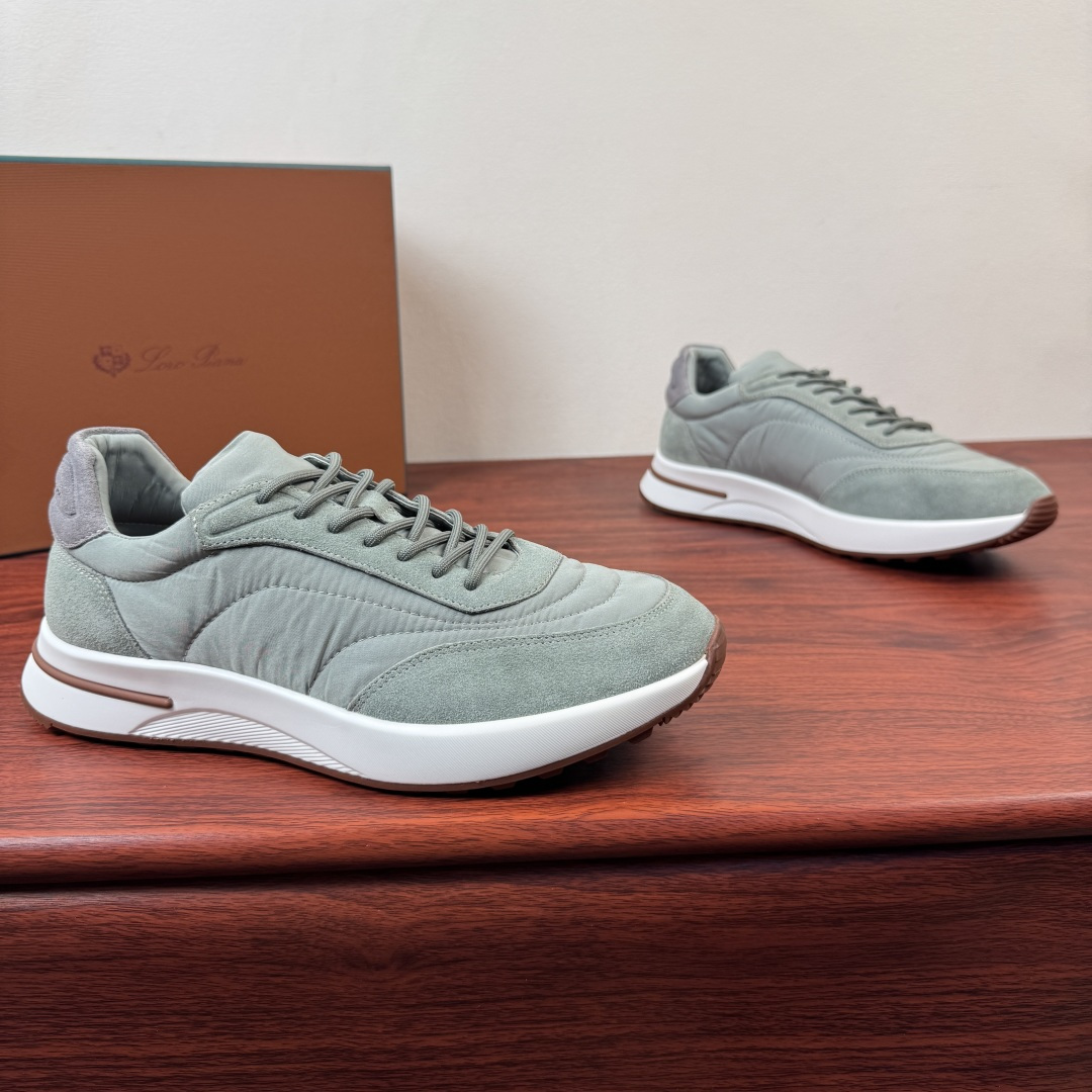 NO:832813,LoroPiana Week End Walk men's casual shoes!  This sneaker is made of Wind microfiber material treated with StormSystem water-repellent and windproof. The unique design of the mid-lace and suede details make it stand out. The signature topstitching and light padding provide a more comfortable fit, and the lightweight rubber sole and non-slip details enhance the grip.  Strength and stability, high-functional design details enhance the sporty style of the shoe. The Kummel-colored rubber outsole is made of lightweight material. This structure ensures proper weight distribution during walking, improves shock absorption and rebound, enhances grip and stability, and the eyelets and upper back of the shoe are embellished, making it very light and comfortable for the foot!  Packed in the original box at the counter, multiple colors available!  Size 39-40-41-42-43-44 Standard leather shoe size (45.46 can be customized) Item number FAL1719 light gray, loro piana, sneakers19860909LoroPiana诺悠翩雅Week End Walk男士休闲鞋 ！ 这款运动鞋采用经过StormSystem防泼水防风处理的Wind微纤维材质制成.中部系带和绒面革细节的独特设计造型令其一领风骚.标志性缉面线与轻薄衬垫让穿着更加舒适贴合,轻盈的橡胶鞋底和防滑细节增强抓地力和稳定性,高功能设计细节提升了鞋子的运动风格.Kummel色橡胶鞋外底采用轻盈的材料制成这种构造可以确保行走中适当的重量分配,提高减震性和回弹力增强抓地力和稳定性,鞋眼和鞋后上片点缀上脚轻便非常舒服！专柜原盒包装,多色可选！ 尺码39-40-41-42-43-44 标准皮鞋码（可定制45.46） 货号FAL1719浅灰,,loro piana,sneakers,Men's shoes