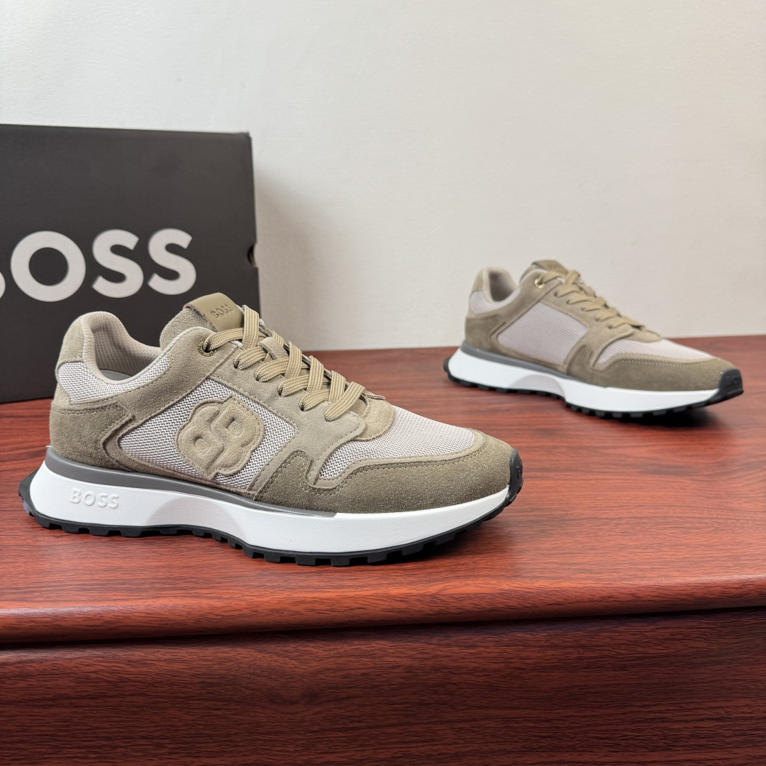 NO:833645,Batch BOSS/Bos new men's suede leather fabric sneakers!  This sneaker is made of soft suede cow leather spliced ​​fabric mesh upper, which is breathable and textured. It is embellished with double B letter embroidery on the side of the shoe and a three-color embroidered logo on the heel, highlighting its exquisite style. It is equipped with a cushioning EVA midsole and a concave and convex non-slip and wear-resistant rubber outsole, with fabric lining and foot pads. The style is simple and fashionable, and the color matching is versatile. It can be easily worn in casual or sports style!  Comes with full original packaging!  Size 39-40-41-42-43-44 Leather shoe size (can be customized 45.46) Item No. 50564185 Apricot green,,sneakers,cowhide19860909批 BOSS/博斯 新款男士反绒皮革织物运动鞋 ！ 这款运动鞋采用柔软绒面牛皮革拼接织物网布鞋面,透气又有质感,鞋侧双 B字母绣边点缀,后跟饰以三色刺绣标识,彰显精致风格.搭配缓震EVA中底和凹凸纹防滑耐磨橡胶大底,织物内里垫脚.款式简约时尚,配色百搭,休闲或运动风都能轻松驾驭！配全套原包装！ 尺码39-40-41-42-43-44 皮鞋尺码（可定制 45 .46） 货号50564185杏绿,,sneakers,cowhide,Men's shoes