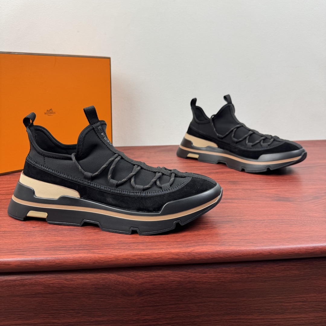 NO:834620,Batch Hermes/Hermes men's MOOVE series sports shoes!  These sneakers are made of high-tech stretch fabric uppers spliced ​​with suede cow leather and smooth calfskin. They are decorated with webbing on the front and heel. HERMES rubber labels are embellished on the tongue. The elastic feet are equipped with two-color round laces. They are easy to put on and take off. The padded design is equipped with embossed logo cowhide feet. It is paired with an approximately 4.5cm composite rubber outsole. It is casual, non-slip and shock-absorbing. It can easily create a versatile fashionable sports style and is comfortable and breathable!  Comes complete with original box packaging!  Size 39-40-41-42-43-44 Standard leather shoes (can be customized to 38.45) Item No. H261874 Black,,hermes,hermes,sneakers,cowhide19860909批 Hermes/爱马仕 男士MOOVE系列运动鞋 ！ 这款运动鞋采用高科技弹力织物鞋面拼接绒面牛皮革和光滑小牛皮制成,正面及后跟配置织带装饰,HERMES胶标点缀鞋舌部位,弹力套脚配以双色圆系带,穿脱方便,加衬设计配以压纹徽标牛皮垫脚,搭配约4.5cm复合橡胶大底,增高休闲、防滑减震,轻松打造百搭时尚运动风格,上脚舒适透气！配原盒全套包装！ 尺码39-40-41-42-43-44 标准皮鞋（可定制38.45） 货号H261874 黑色,,hermes,hermes,sneakers,cowhide,Men's shoes
