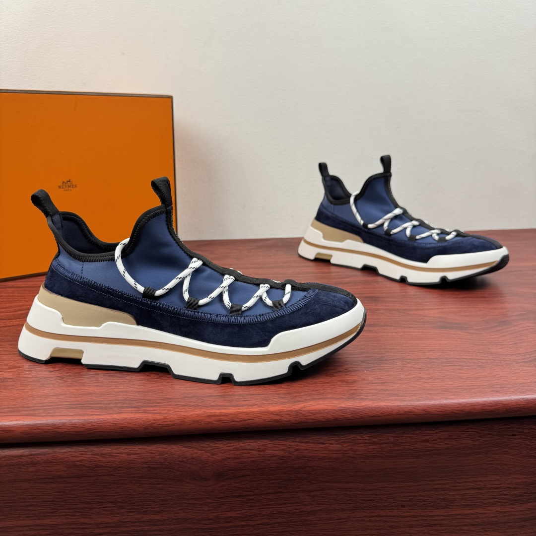 NO:834624,Batch Hermes/Hermes men's MOOVE series sports shoes!  These sneakers are made of high-tech stretch fabric uppers spliced ​​with suede cow leather and smooth calfskin. They are decorated with webbing on the front and heel. HERMES rubber labels are embellished on the tongue. The elastic feet are equipped with two-color round laces. They are easy to put on and take off. The padded design is equipped with embossed logo cowhide feet. It is paired with an approximately 4.5cm composite rubber outsole. It is casual, non-slip and shock-absorbing. It can easily create a versatile fashionable sports style and is comfortable and breathable!  Comes complete with original box packaging!  Size 39-40-41-42-43-44 Standard leather shoes (can be customized to 38.45) Item No. H261874 Blue,,hermes,hermes,sneakers,cowhide19860909批 Hermes/爱马仕 男士MOOVE系列运动鞋 ！ 这款运动鞋采用高科技弹力织物鞋面拼接绒面牛皮革和光滑小牛皮制成,正面及后跟配置织带装饰,HERMES胶标点缀鞋舌部位,弹力套脚配以双色圆系带,穿脱方便,加衬设计配以压纹徽标牛皮垫脚,搭配约4.5cm复合橡胶大底,增高休闲、防滑减震,轻松打造百搭时尚运动风格,上脚舒适透气！配原盒全套包装！ 尺码39-40-41-42-43-44 标准皮鞋（可定制38.45） 货号H261874 蓝色,,hermes,hermes,sneakers,cowhide,Men's shoes