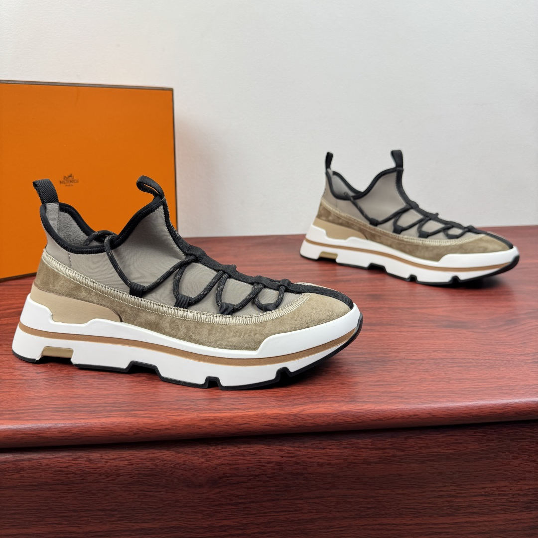 NO:834628,Batch Hermes/Hermes men's MOOVE series sports shoes!  These sneakers are made of high-tech stretch fabric uppers spliced ​​with suede cow leather and smooth calfskin. They are decorated with webbing on the front and heel. HERMES rubber labels are embellished on the tongue. The elastic feet are equipped with two-color round laces. They are easy to put on and take off. The padded design is equipped with embossed logo cowhide feet. It is paired with an approximately 4.5cm composite rubber outsole. It is casual, non-slip and shock-absorbing. It can easily create a versatile fashionable sports style and is comfortable and breathable!  Comes complete with original box packaging!  Size 39-40-41-42-43-44 Standard leather shoes (can be customized to 38.45) Item number H261874 Gray, hermes, hermes, sneakers, cowhide19860909批 Hermes/爱马仕 男士MOOVE系列运动鞋 ！ 这款运动鞋采用高科技弹力织物鞋面拼接绒面牛皮革和光滑小牛皮制成,正面及后跟配置织带装饰,HERMES胶标点缀鞋舌部位,弹力套脚配以双色圆系带,穿脱方便,加衬设计配以压纹徽标牛皮垫脚,搭配约4.5cm复合橡胶大底,增高休闲、防滑减震,轻松打造百搭时尚运动风格,上脚舒适透气！配原盒全套包装！ 尺码39-40-41-42-43-44 标准皮鞋（可定制38.45） 货号H261874 灰色,,hermes,hermes,sneakers,cowhide,Men's shoes