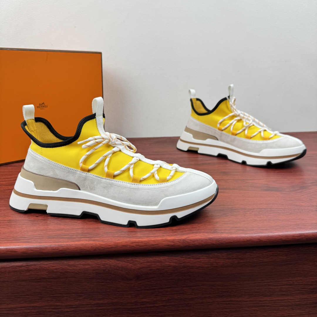 NO:834631,Batch Hermes/Hermes men's MOOVE series sports shoes!  These sneakers are made of high-tech stretch fabric uppers spliced ​​with suede cow leather and smooth calfskin. They are decorated with webbing on the front and heel. HERMES rubber labels are embellished on the tongue. The elastic feet are equipped with two-color round laces. They are easy to put on and take off. The padded design is equipped with embossed logo cowhide feet. It is paired with an approximately 4.5cm composite rubber outsole. It is casual, non-slip and shock-absorbing. It can easily create a versatile fashionable sports style and is comfortable and breathable!  Comes complete with original box packaging!  Size 39-40-41-42-43-44 Standard leather shoes (can be customized to 38.45) Item No. H261874 Yellow,,hermes,hermes,sneakers,cowhide19860909批 Hermes/爱马仕 男士MOOVE系列运动鞋 ！ 这款运动鞋采用高科技弹力织物鞋面拼接绒面牛皮革和光滑小牛皮制成,正面及后跟配置织带装饰,HERMES胶标点缀鞋舌部位,弹力套脚配以双色圆系带,穿脱方便,加衬设计配以压纹徽标牛皮垫脚,搭配约4.5cm复合橡胶大底,增高休闲、防滑减震,轻松打造百搭时尚运动风格,上脚舒适透气！配原盒全套包装！ 尺码39-40-41-42-43-44 标准皮鞋（可定制38.45） 货号H261874 黄色,,hermes,hermes,sneakers,cowhide,Men's shoes