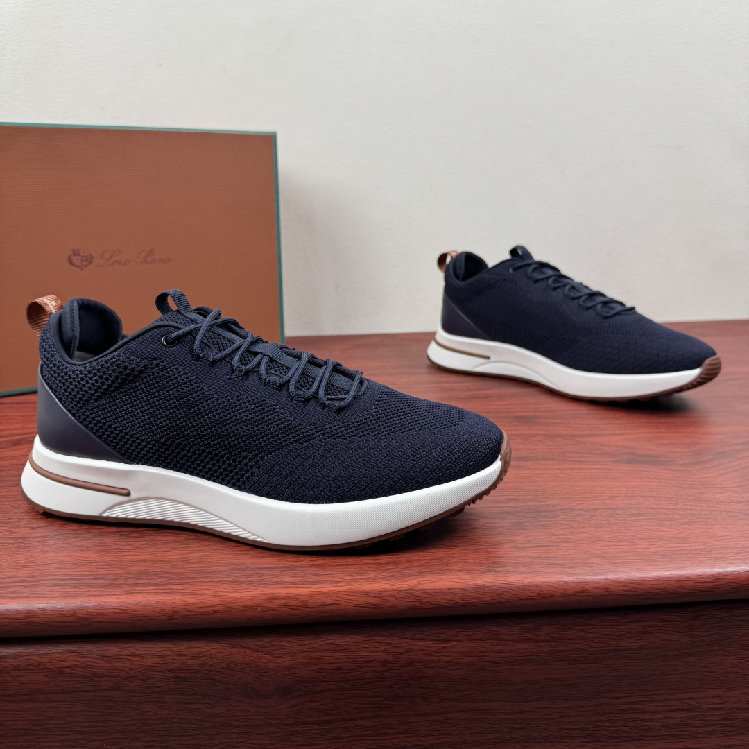 NO:834522,Batch LoroPiana/nuoyoupiana Week End Walk men's sports shoes lightweight running shoes!  This sneaker is made of Wind microfiber material treated with StormSystem water-repellent and windproof. The unique design with contrasting knitted splicing details makes it stand out. The iconic topstitching and light padding provide a more comfortable fit, and the lightweight rubber sole and non-slip details enhance the grip.  And stability, high-functional design details enhance the sporty style of the shoe. The Kummel-colored rubber outsole is made of lightweight material. This structure can ensure proper weight distribution during walking, improve shock absorption and rebound, enhance grip and stability, and the eyelets and rear upper piece are embellished to make it light and comfortable on the foot!  Packed in the original box at the counter, multiple colors available!  Size 39-40-41-42-43-44 Standard leather shoe size (45.46 can be customized) Item number FAQ3328 Dark blue, loro piana, sneakers19860909批 LoroPiana/诺悠翩雅 Week End Walk男士运动鞋 轻质跑步鞋 ！ 这款运动鞋采用经过StormSystem防泼水防风处理的Wind微纤维材质制成.撞色针织拼接细节的独特设计造型令其一领风骚.标志性缉面线与轻薄衬垫让穿着更加舒适贴合,轻盈的橡胶鞋底和防滑细节增强抓地力和稳定性,高功能设计细节提升了鞋子的运动风格.Kummel色橡胶鞋外底采用轻盈的材料制成这种构造可以确保行走中适当的重量分配,提高减震性和回弹力增强抓地力和稳定性,鞋眼和鞋后上片点缀上脚轻便非常舒服！专柜原盒包装,多色可选！ 尺码39-40-41-42-43-44 标准皮鞋码（可定制45.46） 货号FAQ3328 深蓝,,loro piana,sneakers,Men's shoes