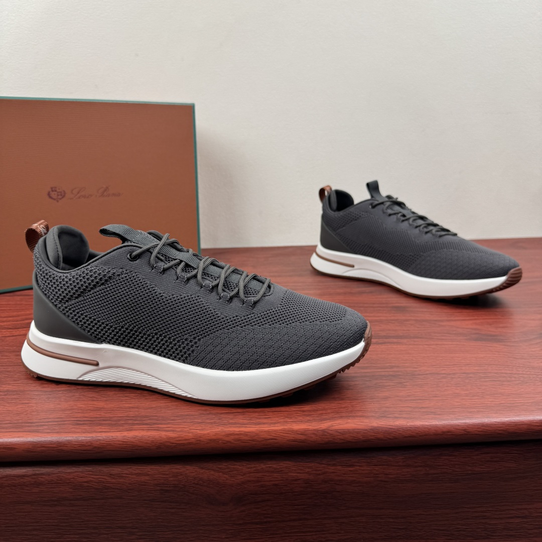 NO:834538,Batch LoroPiana/nuoyoupiana Week End Walk men's sports shoes lightweight running shoes!  This sneaker is made of Wind microfiber material treated with StormSystem water-repellent and windproof. The unique design with contrasting knitted splicing details makes it stand out. The iconic topstitching and light padding provide a more comfortable fit, and the lightweight rubber sole and non-slip details enhance the grip.  And stability, high-functional design details enhance the sporty style of the shoe. The Kummel-colored rubber outsole is made of lightweight material. This structure can ensure proper weight distribution during walking, improve shock absorption and rebound, enhance grip and stability, and the eyelets and rear upper piece are embellished to make it light and comfortable on the foot!  Packed in the original box at the counter, multiple colors available!  Size 39-40-41-42-43-44 Standard leather shoe size (45.46 can be customized) Item number FAQ3328 Dark gray, loro piana, sneakers19860909批 LoroPiana/诺悠翩雅 Week End Walk男士运动鞋 轻质跑步鞋 ！ 这款运动鞋采用经过StormSystem防泼水防风处理的Wind微纤维材质制成.撞色针织拼接细节的独特设计造型令其一领风骚.标志性缉面线与轻薄衬垫让穿着更加舒适贴合,轻盈的橡胶鞋底和防滑细节增强抓地力和稳定性,高功能设计细节提升了鞋子的运动风格.Kummel色橡胶鞋外底采用轻盈的材料制成这种构造可以确保行走中适当的重量分配,提高减震性和回弹力增强抓地力和稳定性,鞋眼和鞋后上片点缀上脚轻便非常舒服！专柜原盒包装,多色可选！ 尺码39-40-41-42-43-44 标准皮鞋码（可定制45.46） 货号FAQ3328 深灰,,loro piana,sneakers,Men's shoes