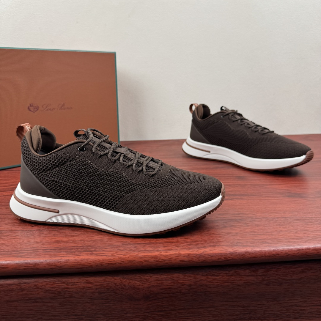 NO:834546,Batch LoroPiana/nuoyoupiana Week End Walk men's sports shoes lightweight running shoes!  This sneaker is made of Wind microfiber material treated with StormSystem water-repellent and windproof. The unique design with contrasting knitted splicing details makes it stand out. The iconic topstitching and light padding provide a more comfortable fit, and the lightweight rubber sole and non-slip details enhance the grip.  And stability, high-functional design details enhance the sporty style of the shoe. The Kummel-colored rubber outsole is made of lightweight material. This structure can ensure proper weight distribution during walking, improve shock absorption and rebound, enhance grip and stability, and the eyelets and rear upper piece are embellished to make it light and comfortable on the foot!  Packed in the original box at the counter, multiple colors available!  Size 39-40-41-42-43-44 Standard leather shoe size (45.46 can be customized) Item number FAQ3328 Dark coffee, loro piana, sneakers19860909批 LoroPiana/诺悠翩雅 Week End Walk男士运动鞋 轻质跑步鞋 ！ 这款运动鞋采用经过StormSystem防泼水防风处理的Wind微纤维材质制成.撞色针织拼接细节的独特设计造型令其一领风骚.标志性缉面线与轻薄衬垫让穿着更加舒适贴合,轻盈的橡胶鞋底和防滑细节增强抓地力和稳定性,高功能设计细节提升了鞋子的运动风格.Kummel色橡胶鞋外底采用轻盈的材料制成这种构造可以确保行走中适当的重量分配,提高减震性和回弹力增强抓地力和稳定性,鞋眼和鞋后上片点缀上脚轻便非常舒服！专柜原盒包装,多色可选！ 尺码39-40-41-42-43-44 标准皮鞋码（可定制45.46） 货号FAQ3328 深咖,,loro piana,sneakers,Men's shoes