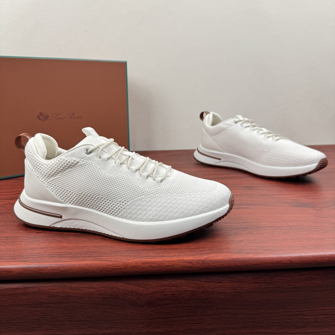 NO:834555,Batch LoroPiana/nuoyoupiana Week End Walk men's sports shoes lightweight running shoes!  This sneaker is made of Wind microfiber material treated with StormSystem water-repellent and windproof. The unique design with contrasting knitted splicing details makes it stand out. The iconic topstitching and light padding provide a more comfortable fit, and the lightweight rubber sole and non-slip details enhance the grip.  And stability, high-functional design details enhance the sporty style of the shoe. The Kummel-colored rubber outsole is made of lightweight material. This structure can ensure proper weight distribution during walking, improve shock absorption and rebound, enhance grip and stability, and the eyelets and rear upper piece are embellished to make it light and comfortable on the foot!  Packed in the original box at the counter, multiple colors available!  Size 39-40-41-42-43-44 Standard leather shoe size (45.46 can be customized) Item number FAQ3328 White, loro piana, sneakers19860909批 LoroPiana/诺悠翩雅 Week End Walk男士运动鞋 轻质跑步鞋 ！ 这款运动鞋采用经过StormSystem防泼水防风处理的Wind微纤维材质制成.撞色针织拼接细节的独特设计造型令其一领风骚.标志性缉面线与轻薄衬垫让穿着更加舒适贴合,轻盈的橡胶鞋底和防滑细节增强抓地力和稳定性,高功能设计细节提升了鞋子的运动风格.Kummel色橡胶鞋外底采用轻盈的材料制成这种构造可以确保行走中适当的重量分配,提高减震性和回弹力增强抓地力和稳定性,鞋眼和鞋后上片点缀上脚轻便非常舒服！专柜原盒包装,多色可选！ 尺码39-40-41-42-43-44 标准皮鞋码（可定制45.46） 货号FAQ3328 白色,,loro piana,sneakers,Men's shoes