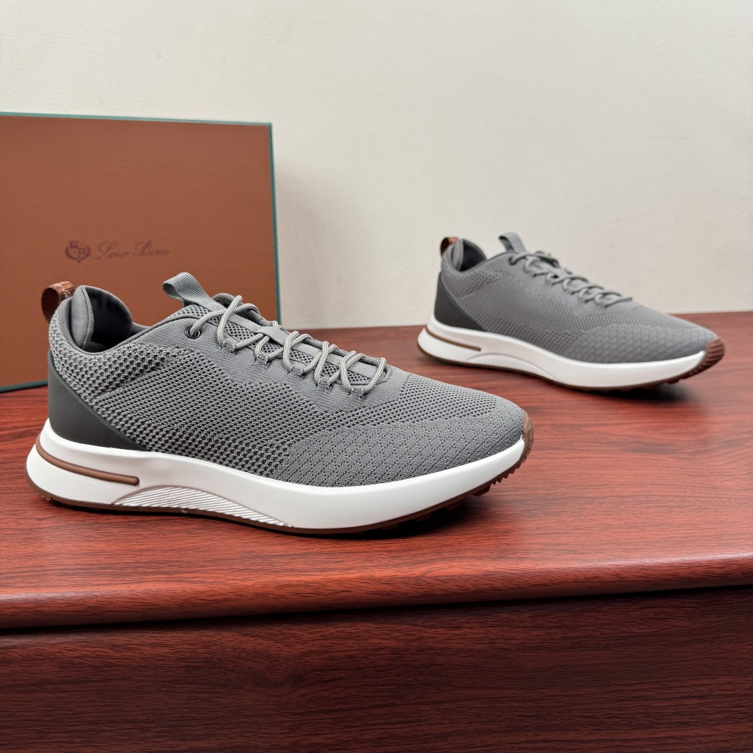 NO:834563,Batch LoroPiana/nuoyoupiana Week End Walk men's sports shoes lightweight running shoes!  This sneaker is made of Wind microfiber material treated with StormSystem water-repellent and windproof. The unique design with contrasting knitted splicing details makes it stand out. The iconic topstitching and light padding provide a more comfortable fit, and the lightweight rubber sole and non-slip details enhance the grip.  And stability, high-functional design details enhance the sporty style of the shoe. The Kummel-colored rubber outsole is made of lightweight material. This structure can ensure proper weight distribution during walking, improve shock absorption and rebound, enhance grip and stability, and the eyelets and rear upper piece are embellished to make it light and comfortable on the foot!  Packed in the original box at the counter, multiple colors available!  Size 39-40-41-42-43-44 Standard leather shoe size (45.46 can be customized) Item number FAQ3328 light gray, loro piana, sneakers19860909批 LoroPiana/诺悠翩雅 Week End Walk男士运动鞋 轻质跑步鞋 ！ 这款运动鞋采用经过StormSystem防泼水防风处理的Wind微纤维材质制成.撞色针织拼接细节的独特设计造型令其一领风骚.标志性缉面线与轻薄衬垫让穿着更加舒适贴合,轻盈的橡胶鞋底和防滑细节增强抓地力和稳定性,高功能设计细节提升了鞋子的运动风格.Kummel色橡胶鞋外底采用轻盈的材料制成这种构造可以确保行走中适当的重量分配,提高减震性和回弹力增强抓地力和稳定性,鞋眼和鞋后上片点缀上脚轻便非常舒服！专柜原盒包装,多色可选！ 尺码39-40-41-42-43-44 标准皮鞋码（可定制45.46） 货号FAQ3328 浅灰,,loro piana,sneakers,Men's shoes