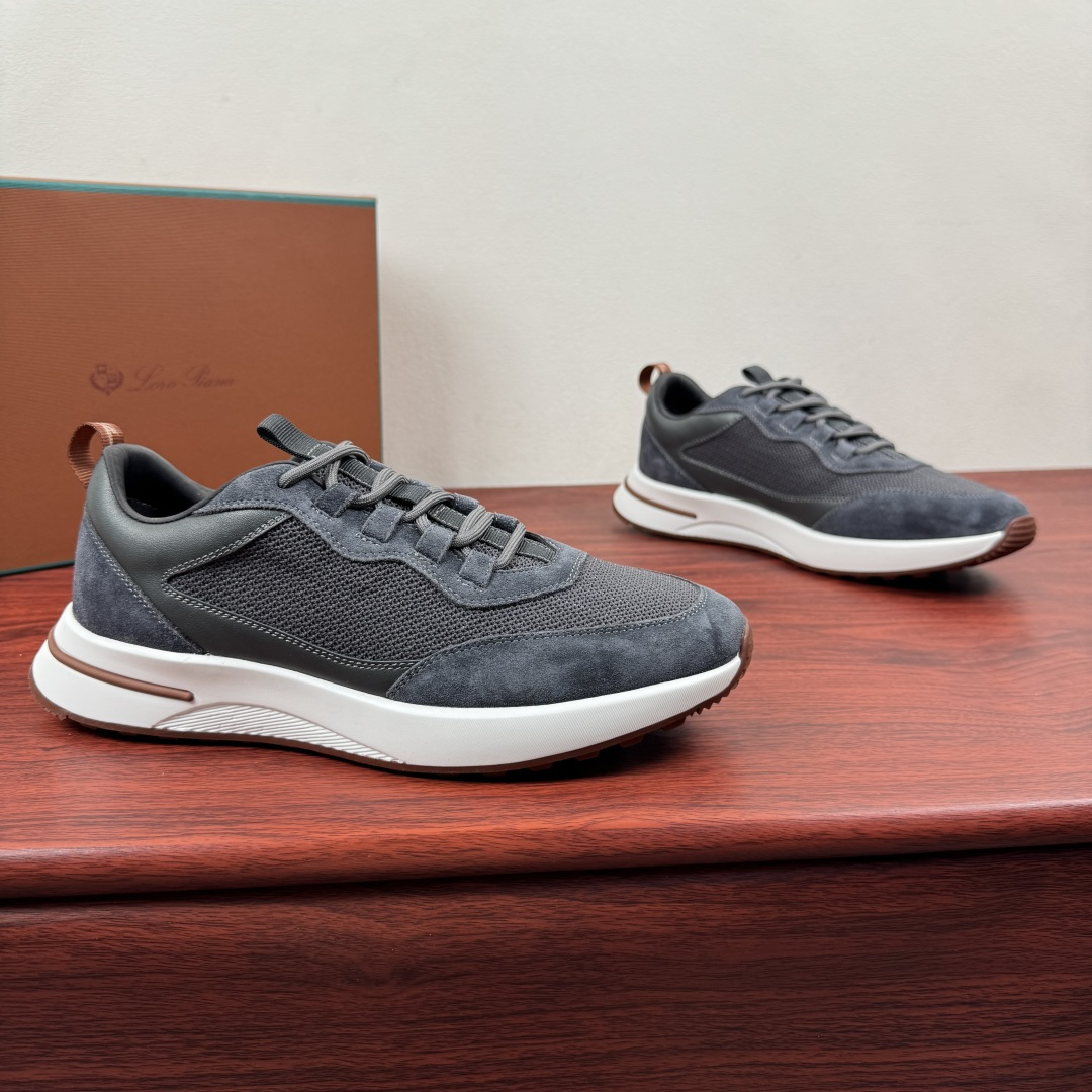 NO:850328,Code YS003645 LoroPiana Weekend Walk men's sports shoes, multiple leather splicing technology mesh versatile casual shoes!  This sneaker transcends the seasons with a timeless design that evokes the casual elegance of retro sneakers. Featuring the signature Pecora  NeraR fabric is made of spliced suede cow leather. The raw material comes from precious dark Merino sheep. The wool is not dyed. The delicate suede details add exquisite style to the overall design. A pure white design at the bottom of the shoe body is paired with a caramel cup sole, cleverly creating a double-layered structure. Visual interest. Built-in cotton shoelace opening and closing, fine mesh lining, and genuine leather feet.  High-definition logo badge printing details. Double-layered soles are lightweight and comfortable, available in multiple colors, classic and versatile, and come with a full set of packaging!  Size 39-40-41-42-43-44 Leather shoe size (can be customized to 45.46) Item number FAQ Gray, loro piana, sneakers, cowhide19860909编码YS003645 LoroPiana诺悠翩雅 Weekend Walk男士运动鞋 多重皮革拼接科技网布百搭休闲鞋！ 此款运动鞋以隽永设计跨越季节更迭,令人联想到复古球鞋的闲适优雅.采用特色Pecora NeraR面料拼接反绒牛皮革精制而成,原料源自珍贵的深色美利奴羊,羊毛未经染色处理.细腻的绒面革细节为整体设计增添精致格调.鞋身底部一圈纯白设计搭配焦糖杯形鞋底,巧妙营造出双层结构的视觉趣味.内藏式棉质鞋带开合,细腻网布内里,真皮垫脚 高清logo徽章印刷细节.双层鞋底轻质舒适,多色可选上脚经典百搭,配全套包装！ 尺码39-40-41-42-43-44皮鞋尺码（可定制45.46） 货号FAQ 灰色,,loro piana,sneakers,cowhide,Men's shoes