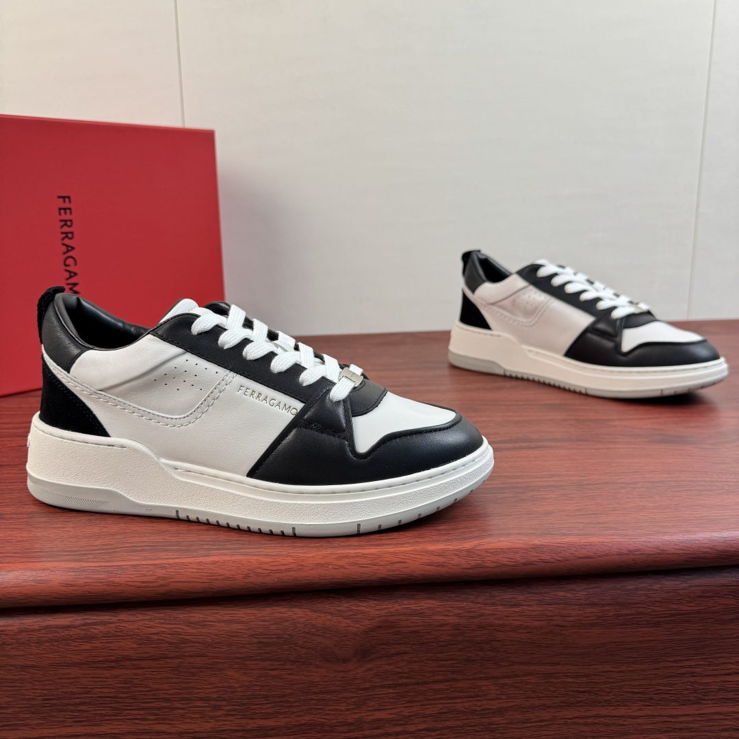 NO:854288,Batch Ferragamo/Ferragamo's new men's leather sneakers!  The top quality original goods produced in Guan Guan. The leather version is full of pressure. It supports comparison and instantly kills all market currencies. Look at the details!  !  These low-top casual shoes are made of high-quality calf leather and decorated with suede and leather inserts. They are inspired by the style of basketball shoes in the 1990s, and the Gancini inserts on the sides add a touch of classic style. They are equipped with a lightweight rubber sole decorated with knurled edges and custom grooves. Lightweight and breathable, simple and versatile, packed in the original box. Size 39-40-41-42-43-44 Leather shoe size Item No. 0769615 Leather surface  White and black,,ferragamo,ferragamo,sneakers,cowhide,chamois leather19860909批 Ferragamo/菲拉格慕 新款男士皮革运动鞋！ 莞产顶级原单猛货 皮料版型满满压迫感,支持对比 秒杀一切市场通货看细节！！ 这款低帮休闲鞋选用优质小牛皮革制成,饰有麂皮及皮革嵌饰.其灵感源自九十年代篮球鞋风格,侧面Gancini嵌饰增添些许经典风范.配以轻盈橡胶鞋底,其上饰有滚花边缘和定制沟纹.轻质透气,简约百搭,原盒包装 尺码39-40-41-42-43-44皮鞋尺码 货号0769615皮面 白黑,,ferragamo,ferragamo,sneakers,cowhide,chamois leather,Men's shoes