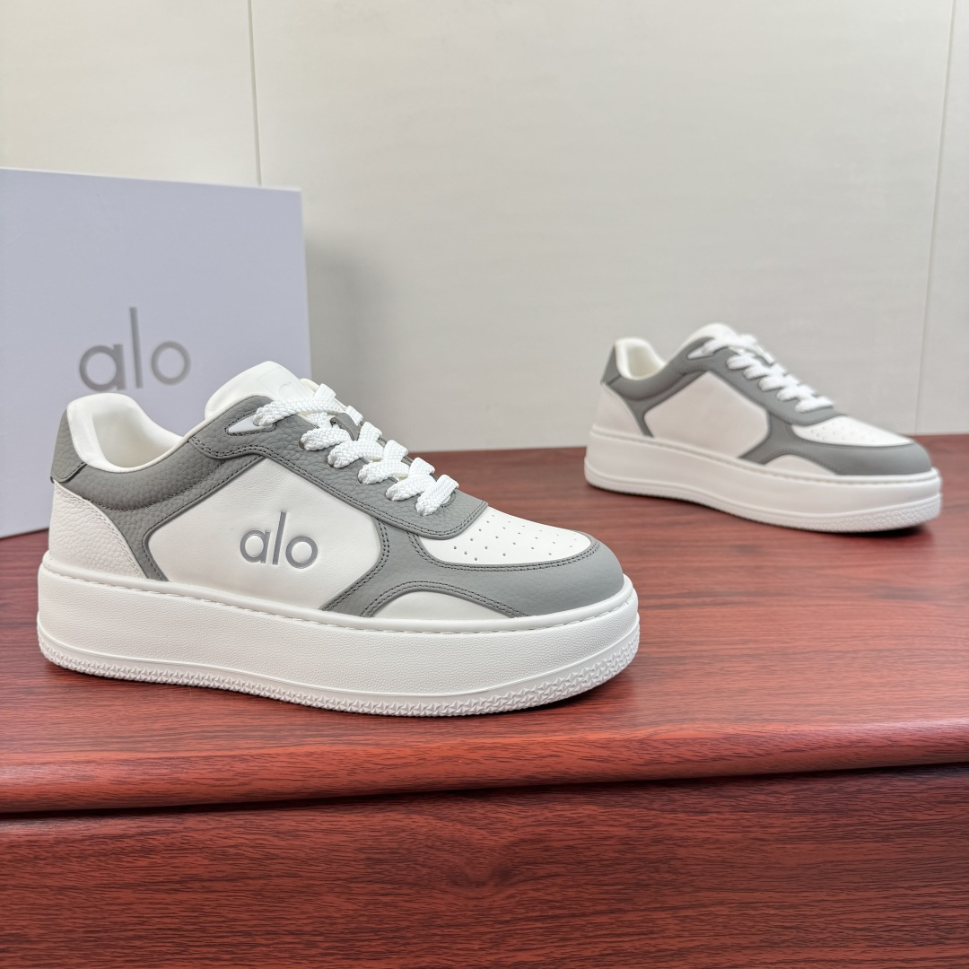 NO:885767,Batch the new men's sports shoes from the Alo Recovery Mode series!  A simple and modern street style look, creating a new era of casual experience. These thick-soled sneakers are made of vegan leather and have alo embossed logo details on the side.  .Extra-thick and comfortable collar, bringing extraordinary comfort and ankle support. Seamless anti-slip lining, sock-like fit design, providing stable internal grip. Durable lightweight rubber thick sole, assisting balance and stability. Flexible inner insole  Assists balance and stability. High-rebound recovery foam insole supports pressure points on the feet, knees, hips, joints and back. Meets all-day recovery needs. Recommended for full comfort, multi-color options, thick soles, versatile, and complete package!  Size 39-40-41-42-43-44 Standard leather shoe size (38.45.46 can be customized and does not support returns) Item number A0685U white gray, sneakers, socks19860909批 Alo Recovery Mode系列新款男士运动鞋 ！ 简洁现代的街头风格外观,打造新时代休闲体验.此款厚底运动鞋采用纯素皮革制成,侧面alo压纹logo细节 .超厚舒适鞋领,带来卓尔不凡的舒适感与脚裸支撑力.无缝防滑内里,袜子般的贴合设计,提供稳定的内部抓附力量.耐用轻质橡胶厚底,助力平衡与稳定.柔韧内层鞋垫助力平衡与稳定.高回弹回复泡沫鞋垫,支撑足部,膝盖,臀部,关节及背部的压力点.满足全天恢复需求.舒适度满分精品推荐,多色可选,厚底增高百搭,配全套包装！ 尺码39-40-41-42-43-44 标准皮鞋码（38.45.46可定做不支持退换） 货号A0685U 白灰,,sneakers,socks,Men's shoes