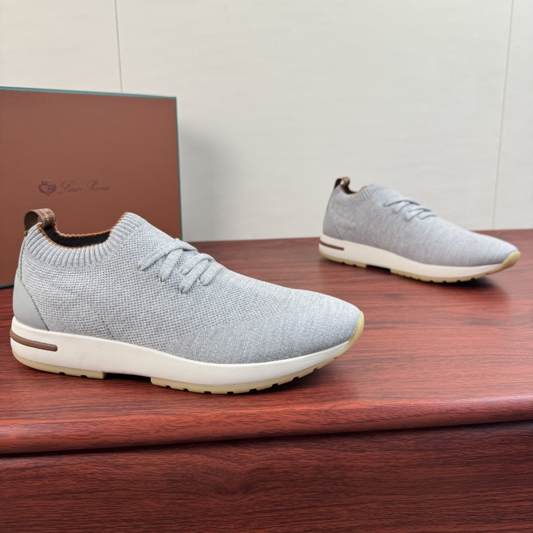 NO:885715,Batch LoroPiana/nuoyoupiana 360 Lp Flexy walk men's sports shoes!  This sneaker is made of knitted wool upper and smooth calf leather wrap at the heel. It has a slip-on design with lace-up adjustment. It is made with complex and unique craftsmanship at the collar. The ribbed elastic band collar is matched with Kummel color trim. It is light and breathable, comfortable on the foot, and can easily create a casual urban style. Selected from Merino sheep in Australia and New Zealand, the upper is machine-woven like a sweater, and then equipped with a white rubber outsole with Kummel color sole printed with Loro Piana.  Repeating pattern of initials, Kummel-colored pull tabs with Loro Piana logo, beautiful and non-slip, cashmere fabric, calfskin insole, super comfortable!  Comes with full original packaging!  Multiple colors available!  Size 39-40-41-42-43-44 (38/45 can be customized and does not support returns or exchanges) Standard leather shoe size Item number FAL1541 light gray,,loro piana,loro piana,sneakers,sweaters,cowhide19860909批 LoroPiana/诺悠翩雅 360 Lp Flexy walk男士运动鞋！ 这款运动鞋采用针织羊毛鞋面,后跟光滑小牛皮革包裹,套脚式设计搭配系带调节,鞋口复杂的独特的工艺制成,罗纹松紧带鞋口搭配 Kummel 色饰边,轻盈透气,上脚舒适,轻松打造休闲都市风.精选自澳大利亚和新西兰的美利奴羊,鞋面如毛衣一样,以机器织就,然后配以白色橡胶外底,配 Kummel 色鞋底,印有 Loro Piana 首字母缩写重复图案,Kummel 色提拉环带有 Loro Piana 标识,既美观又防滑,面料羊绒,内底垫脚小牛皮,上脚超级舒服！配全套原包装！多色可选！ 码数39-40-41-42-43-44（38/45可定不支持退换货）标准皮鞋码 货号FAL1541 浅灰,,loro piana,loro piana,sneakers,sweaters,cowhide,Men's shoes