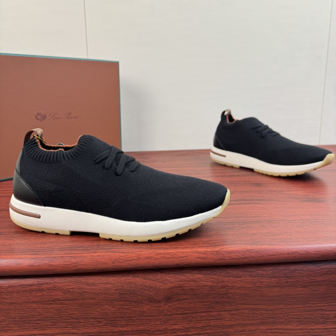 NO:885736,Batch LoroPiana/nuoyoupiana 360 Lp Flexy walk men's sports shoes!  This sneaker is made of knitted wool upper and smooth calf leather wrap at the heel. It has a slip-on design with lace-up adjustment. It is made with complex and unique craftsmanship at the collar. The ribbed elastic band collar is matched with Kummel color trim. It is light and breathable, comfortable on the foot, and can easily create a casual urban style. Selected from Merino sheep in Australia and New Zealand, the upper is machine-woven like a sweater, and then equipped with a white rubber outsole with Kummel color sole printed with Loro Piana.  Repeating pattern of initials, Kummel-colored pull tabs with Loro Piana logo, beautiful and non-slip, cashmere fabric, calfskin insole, super comfortable!  Comes with full original packaging!  Multiple colors available!  Size 39-40-41-42-43-44 (38/45 can be customized and does not support returns or exchanges) Standard leather shoe size Item number FAL1541 black,,loro piana,loro piana,sneakers,sweaters,cowhide19860909批 LoroPiana/诺悠翩雅 360 Lp Flexy walk男士运动鞋！ 这款运动鞋采用针织羊毛鞋面,后跟光滑小牛皮革包裹,套脚式设计搭配系带调节,鞋口复杂的独特的工艺制成,罗纹松紧带鞋口搭配 Kummel 色饰边,轻盈透气,上脚舒适,轻松打造休闲都市风.精选自澳大利亚和新西兰的美利奴羊,鞋面如毛衣一样,以机器织就,然后配以白色橡胶外底,配 Kummel 色鞋底,印有 Loro Piana 首字母缩写重复图案,Kummel 色提拉环带有 Loro Piana 标识,既美观又防滑,面料羊绒,内底垫脚小牛皮,上脚超级舒服！配全套原包装！多色可选！ 码数39-40-41-42-43-44（38/45可定不支持退换货）标准皮鞋码 货号FAL1541 黑色,,loro piana,loro piana,sneakers,sweaters,cowhide,Men's shoes