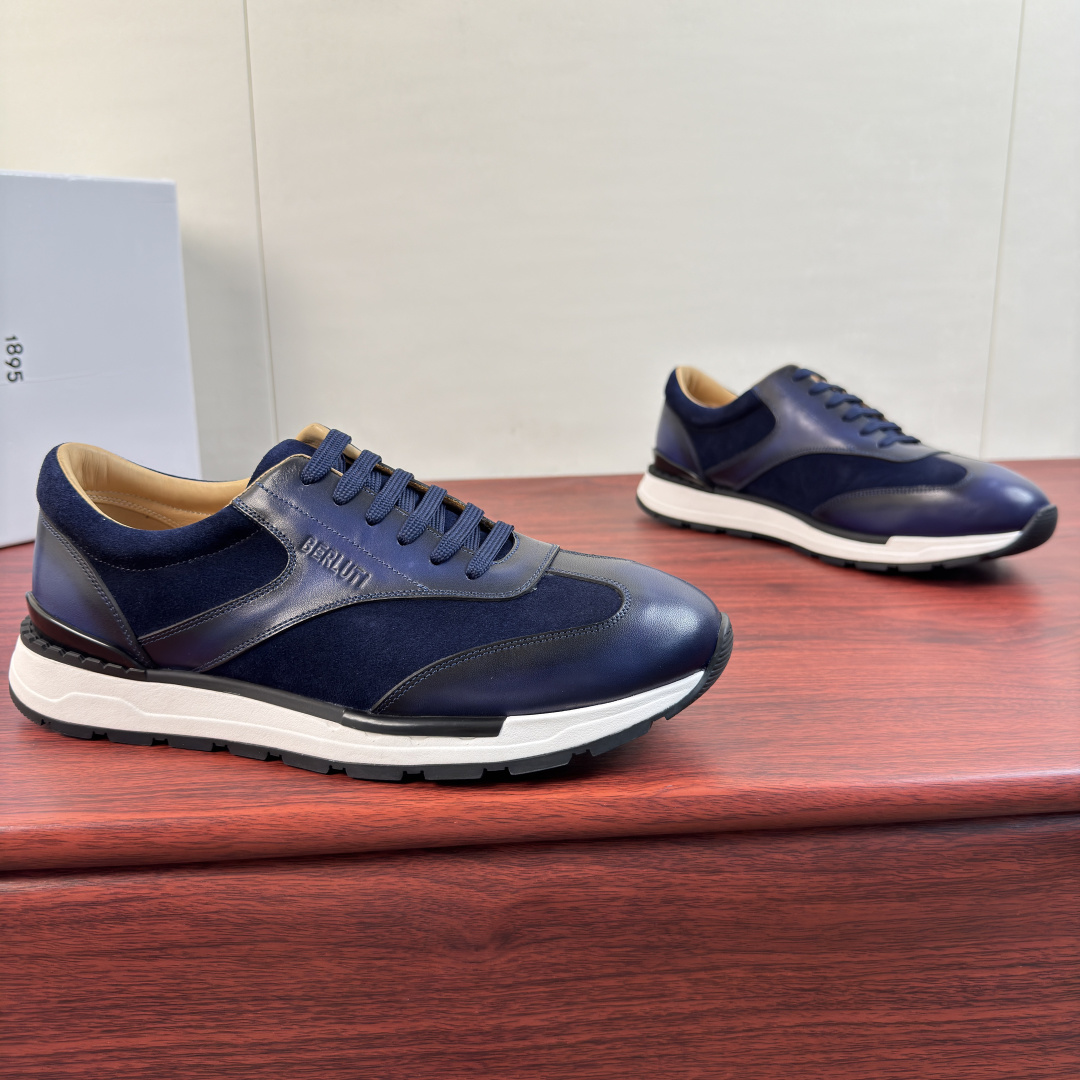 NO:931375,Batch of Berluti/Bruti Fast Track leather sneakers shipped!  Classic derby sneaker style Venezia made of solid color gradient leather and solid color suede leather composite splicing  The leather texture is excellent (see the detailed picture). The suede leather is mixed to improve the overall toughness and bending resistance of the shoe. It has high-definition embossed Berluti letter logo details on the side, dyed calfskin lining, removable leather latex cushion, embossed logo details, lightweight rubber sole, geometric pattern non-slip field details, excellent on-foot comfort and stability. Multiple colors are available to meet different matching needs. Comes with a full set of packaging!  Size 39-40-41-42-43-44 Leather shoe size (38.45.46 can be customized) Item No. E0187 Blue,,sneakers,cowhide19860909批 Berluti/布鲁提 Fast Track皮革运动鞋出货 ！ 经典德比运动鞋型 Venezia 纯色渐变皮革搭配纯色反绒皮皮革复合拼接而成 皮料质感极好（看细节图）混搭反绒皮革提升鞋子整体韧性与耐弯折性,侧面高清压纹Berluti字母logo标识细节,本染小牛皮内里,搭配可拆卸皮革乳胶软垫,压纹logo标识细节,轻质橡胶鞋底,几何图案防滑外地细节,上脚舒适度,稳定性能都是极好,多款颜色可选,可满足不同搭配需求 ,配全套包装！ 尺码39-40-41-42-43-44皮鞋尺码（可定制38.45.46） 货号E0187 蓝色,,sneakers,cowhide,Men's shoes