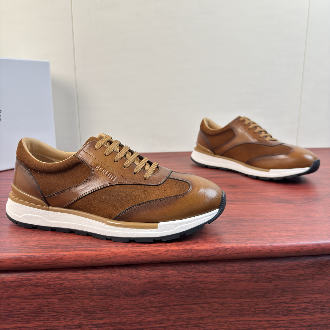 NO:931386,Batch of Berluti/Bruti Fast Track leather sneakers shipped!  Classic derby sneaker style Venezia made of solid color gradient leather and solid color suede leather composite splicing  The leather texture is excellent (see the detailed picture). The suede leather is mixed to improve the overall toughness and bending resistance of the shoe. It has high-definition embossed Berluti letter logo details on the side, dyed calfskin lining, removable leather latex cushion, embossed logo details, lightweight rubber sole, geometric pattern non-slip field details, excellent on-foot comfort and stability. Multiple colors are available to meet different matching needs. Comes with a full set of packaging!  Size 39-40-41-42-43-44 Leather shoe size (can be customized to 38.45.46) Item No. E0187 Brown,,sneakers,cowhide19860909批 Berluti/布鲁提 Fast Track皮革运动鞋出货 ！ 经典德比运动鞋型 Venezia 纯色渐变皮革搭配纯色反绒皮皮革复合拼接而成 皮料质感极好（看细节图）混搭反绒皮革提升鞋子整体韧性与耐弯折性,侧面高清压纹Berluti字母logo标识细节,本染小牛皮内里,搭配可拆卸皮革乳胶软垫,压纹logo标识细节,轻质橡胶鞋底,几何图案防滑外地细节,上脚舒适度,稳定性能都是极好,多款颜色可选,可满足不同搭配需求 ,配全套包装！ 尺码39-40-41-42-43-44皮鞋尺码（可定制38.45.46） 货号E0187 棕色,,sneakers,cowhide,Men's shoes