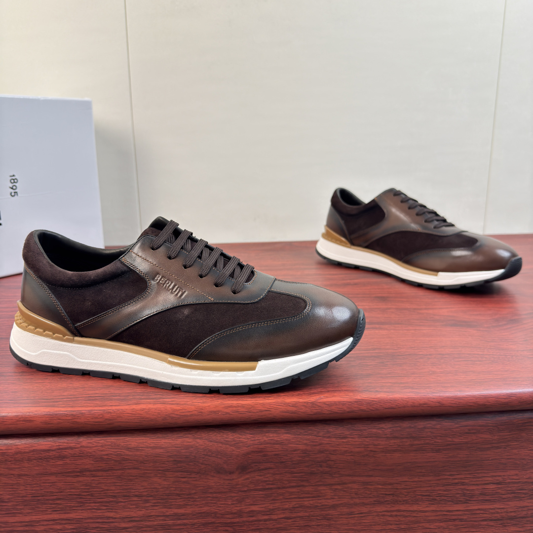 NO:931397,Batch of Berluti/Bruti Fast Track leather sneakers shipped!  Classic derby sneaker style Venezia made of solid color gradient leather and solid color suede leather composite splicing  The leather texture is excellent (see the detailed picture). The suede leather is mixed to improve the overall toughness and bending resistance of the shoe. It has high-definition embossed Berluti letter logo details on the side, dyed calfskin lining, removable leather latex cushion, embossed logo details, lightweight rubber sole, geometric pattern non-slip field details, excellent on-foot comfort and stability. Multiple colors are available to meet different matching needs. Comes with a full set of packaging!  Size 39-40-41-42-43-44 Leather shoe size (can be customized to 38.45.46) Item No. E0187 Coffee color, sneakers, cowhide19860909批 Berluti/布鲁提 Fast Track皮革运动鞋出货 ！ 经典德比运动鞋型 Venezia 纯色渐变皮革搭配纯色反绒皮皮革复合拼接而成 皮料质感极好（看细节图）混搭反绒皮革提升鞋子整体韧性与耐弯折性,侧面高清压纹Berluti字母logo标识细节,本染小牛皮内里,搭配可拆卸皮革乳胶软垫,压纹logo标识细节,轻质橡胶鞋底,几何图案防滑外地细节,上脚舒适度,稳定性能都是极好,多款颜色可选,可满足不同搭配需求 ,配全套包装！ 尺码39-40-41-42-43-44皮鞋尺码（可定制38.45.46） 货号E0187 咖色,,sneakers,cowhide,Men's shoes