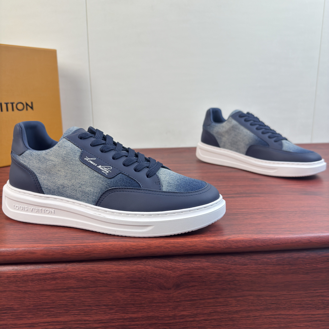 NO:954343,Batch LV's new BEVERLY HILLS sneakers, this style Beverly Hills  The sneakers are made of smooth calfskin and distressed denim canvas uppers, with a neat and casual configuration. They are matched with a thick yet lightweight rubber outsole and the Louis Vuitton handwritten logo on the side to upgrade the casual and elegant style. The tongue, heel and outsole are decorated with the Louis Vuitton logo, the cowhide fabric mixed lining, the silk-screen logo cowhide foot, and the ultra-light rubber outsole with the brand logo. The upper foot is comfortable and stylish, and comes with a full set of original packaging!  Size 39-40-41-42-43-44 standard leather shoe size (38/45/46 can be customized and cannot be returned or exchanged) Item number 1ALIMD dark blue,,louis vuitton,louis vuitton,sneakers,cowhide19860909批 LV全新BEVERLY HILLS 运动鞋 本款 Beverly Hills 运动鞋取材光滑小牛皮和做旧牛仔帆布鞋面,利落休闲构型,搭配厚实而轻盈的橡胶外底与侧面路易威登手写体标识升级闲雅格调.鞋舌、后跟和外底饰有路易威登标识,牛皮织物混合内里,丝印徽标牛皮垫脚,搭配品牌标识的超轻橡胶外底.上脚舒适有型,配全套原包装！ 尺码39-40-41-42-43-44 标准皮鞋码（38/45/46可定做不能退换） 货号1ALIMD 深蓝,,louis vuitton,louis vuitton,sneakers,cowhide,Men's shoes
